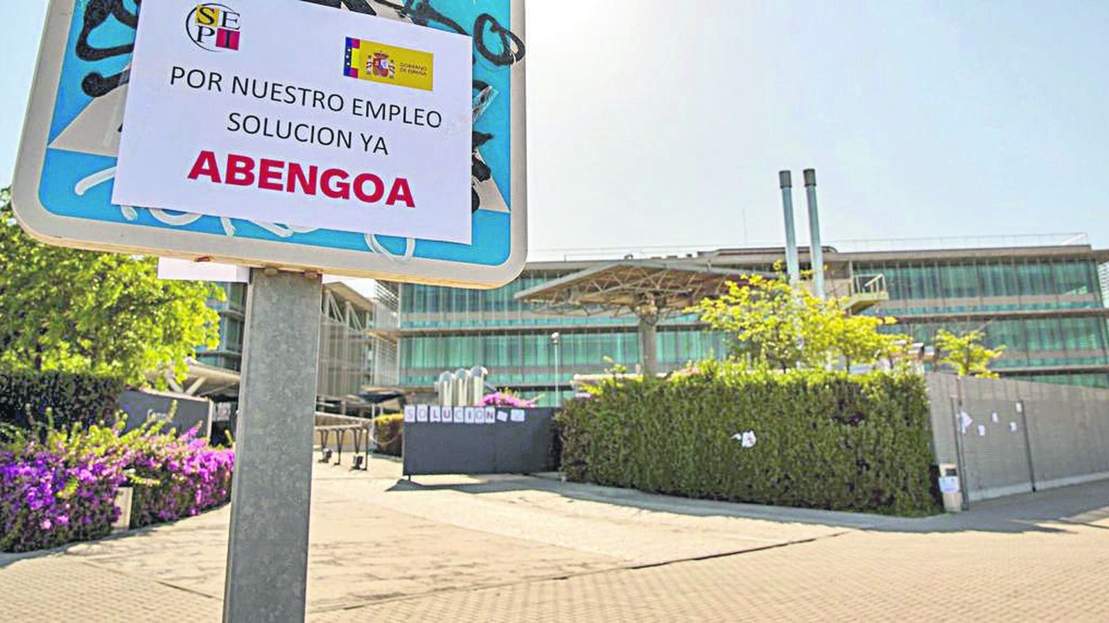 Exteriores de la sede de Abengoa en el Campus de Palmas Altas.