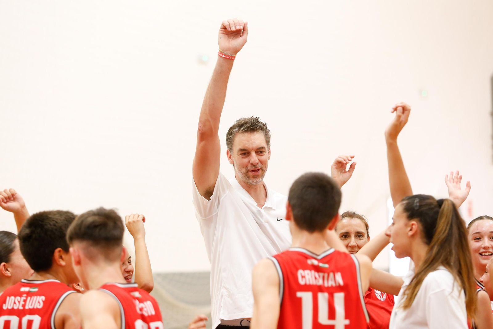 Fotos del encuentro de Pau Gasol con niños en el pabellón de San Roque