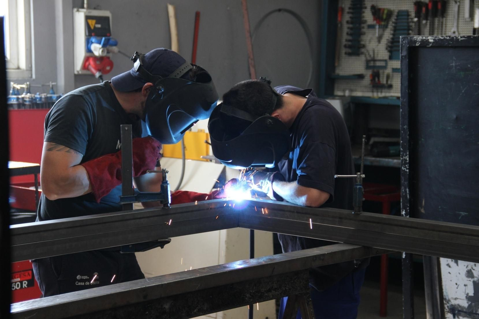 Los ayuntamientos y entidades locales serán los responsables de llevar a cabo las contrataciones, mediante oferta en el Servicio Andaluz de Empleo.