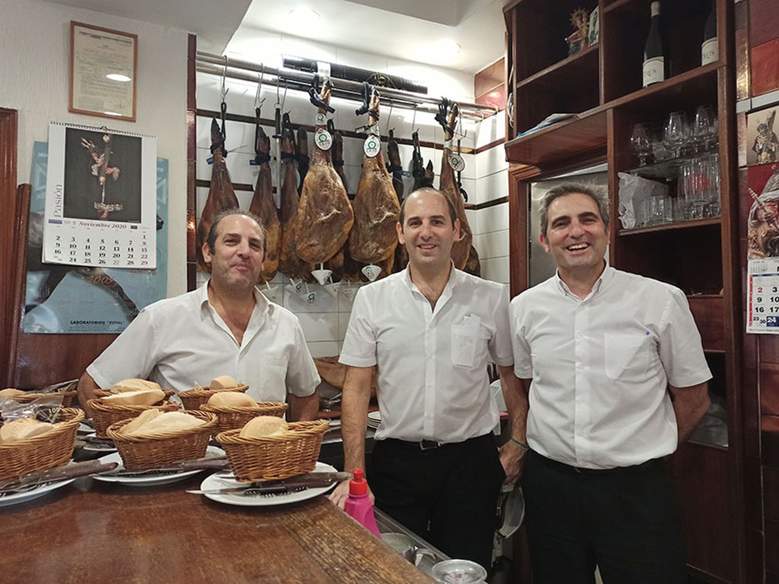 Tres de los hermanos Hijón que regentan actualmente La Flor de Mi Viña