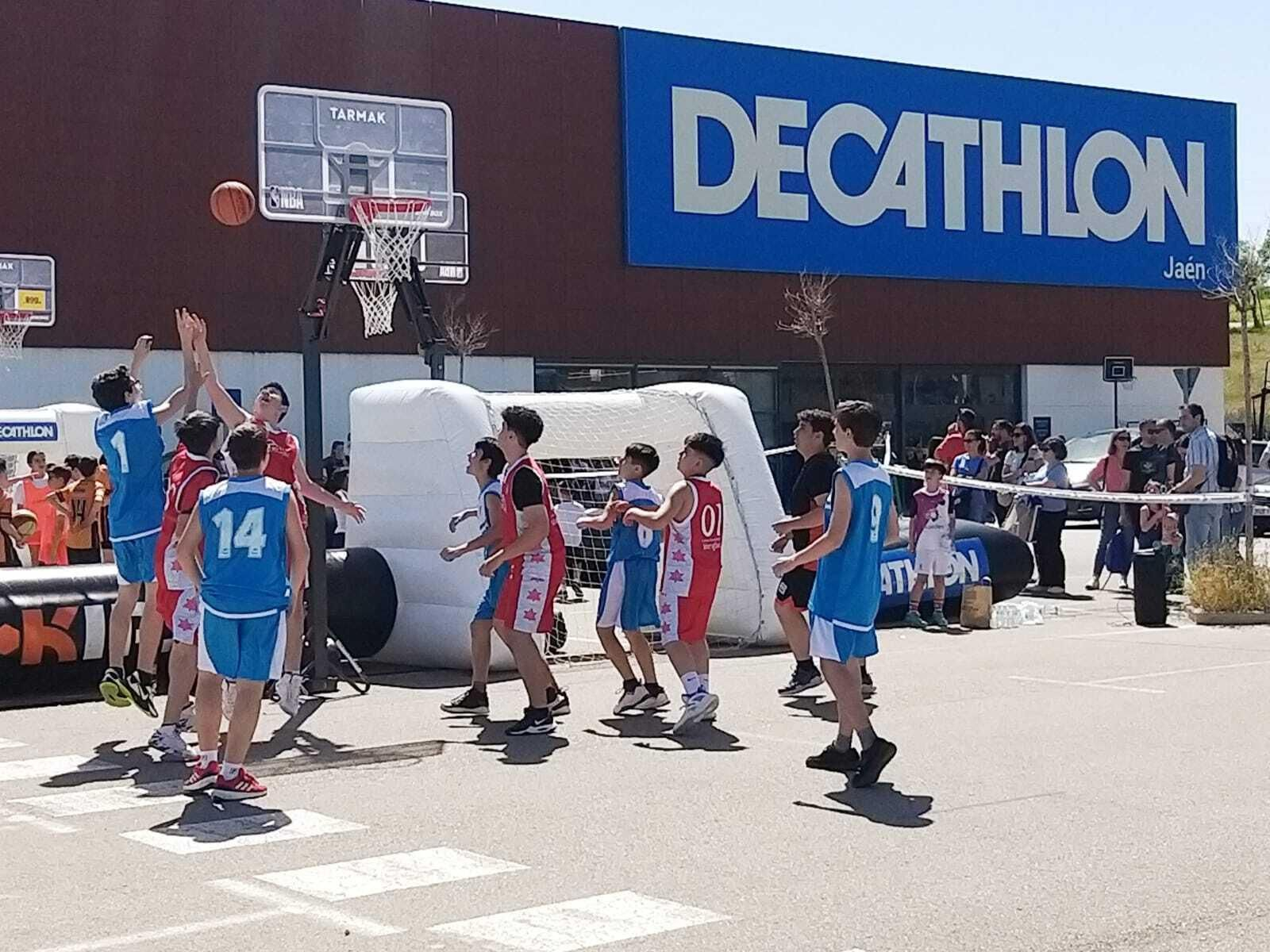 En imágenes: basket solidario de la mano del CD Bulevar en favor de ALES