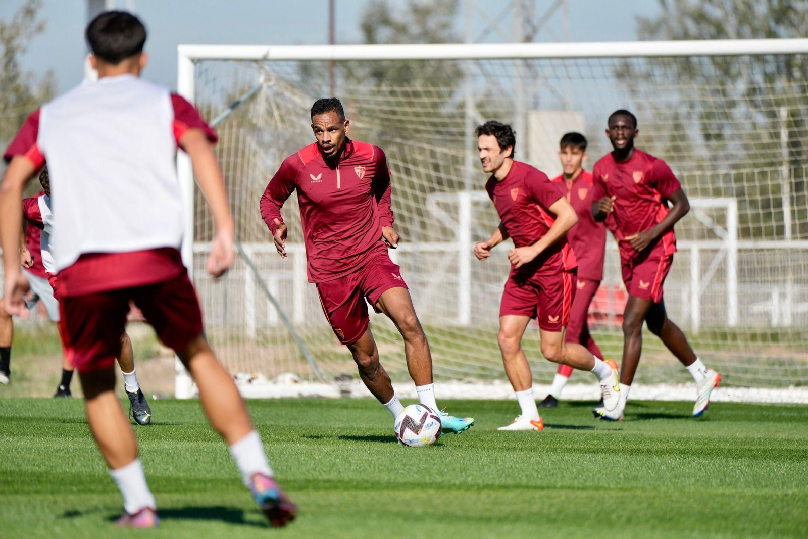 Fernando Reges, junto a Delaney, en un entrenamiento de esta temporada.