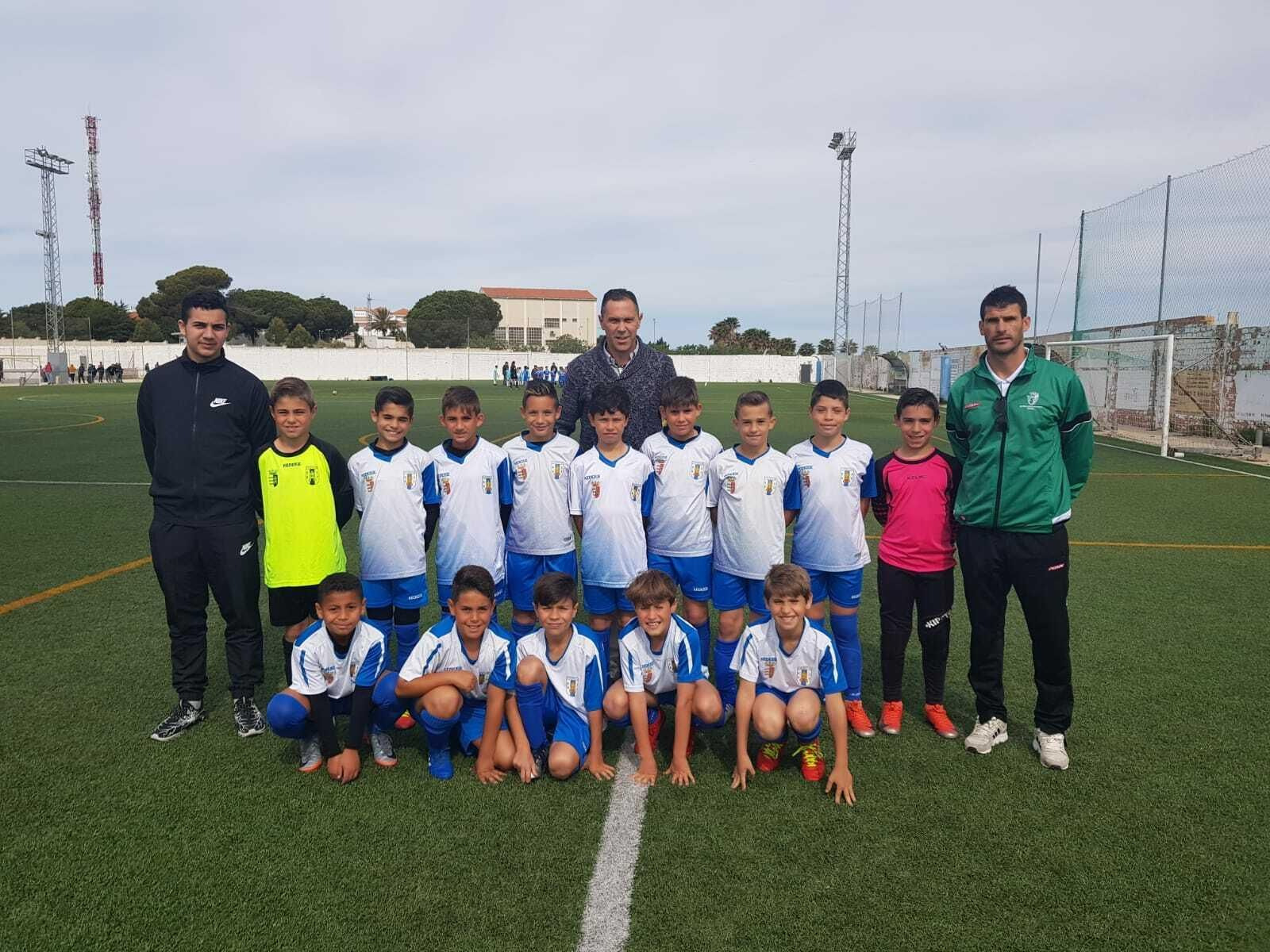 Los miembros de la selección comarcal posan en el campeonato provincial.