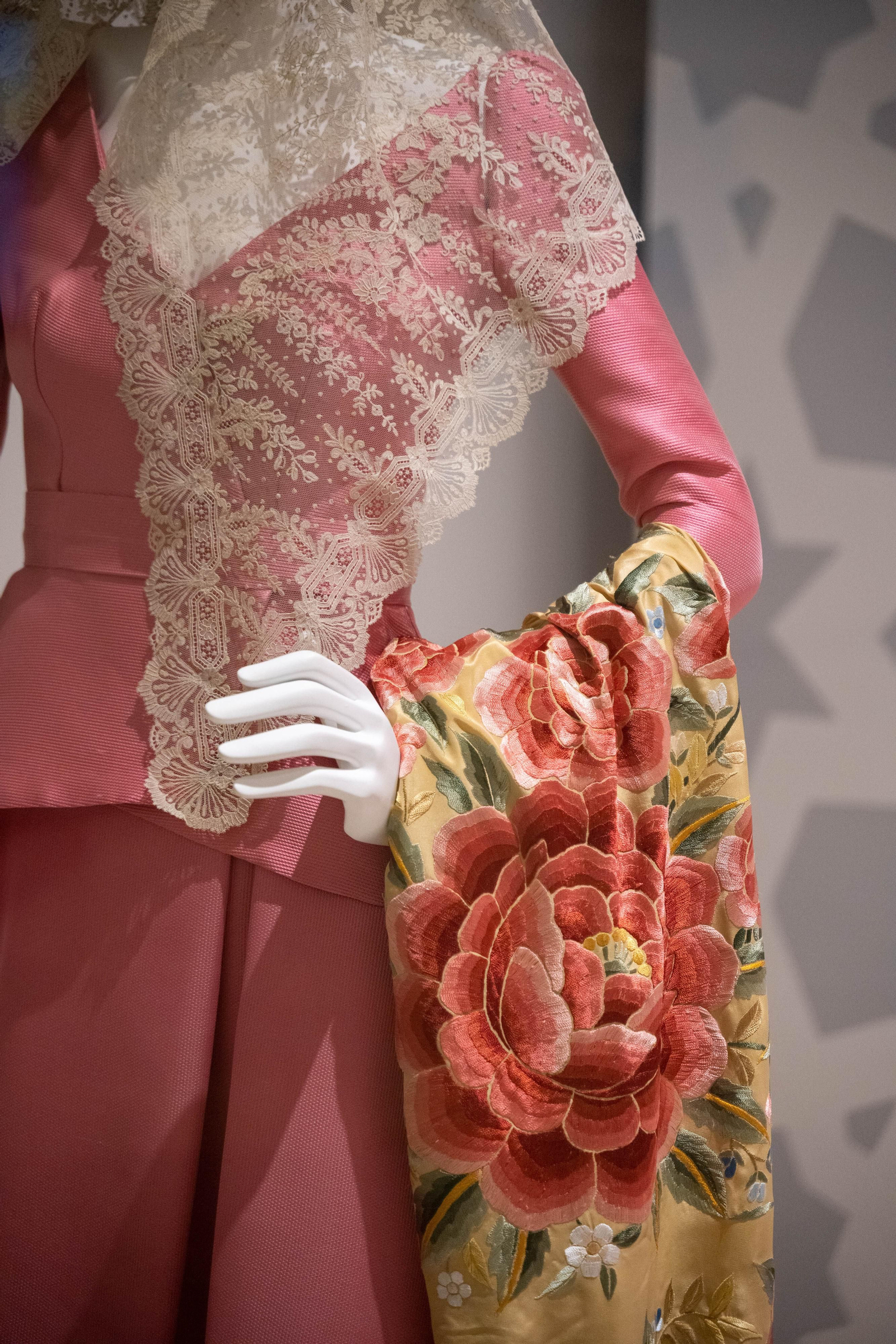 Todos los detalles de los diseños de la exposición 'Somos abril'