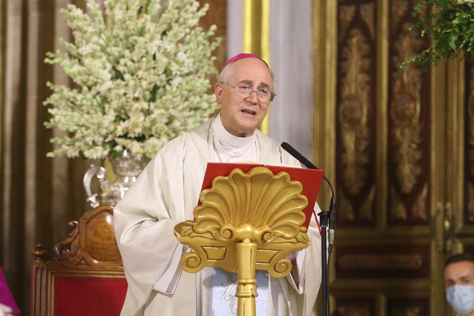 Adolfo González Montes durante una Eucaristía.