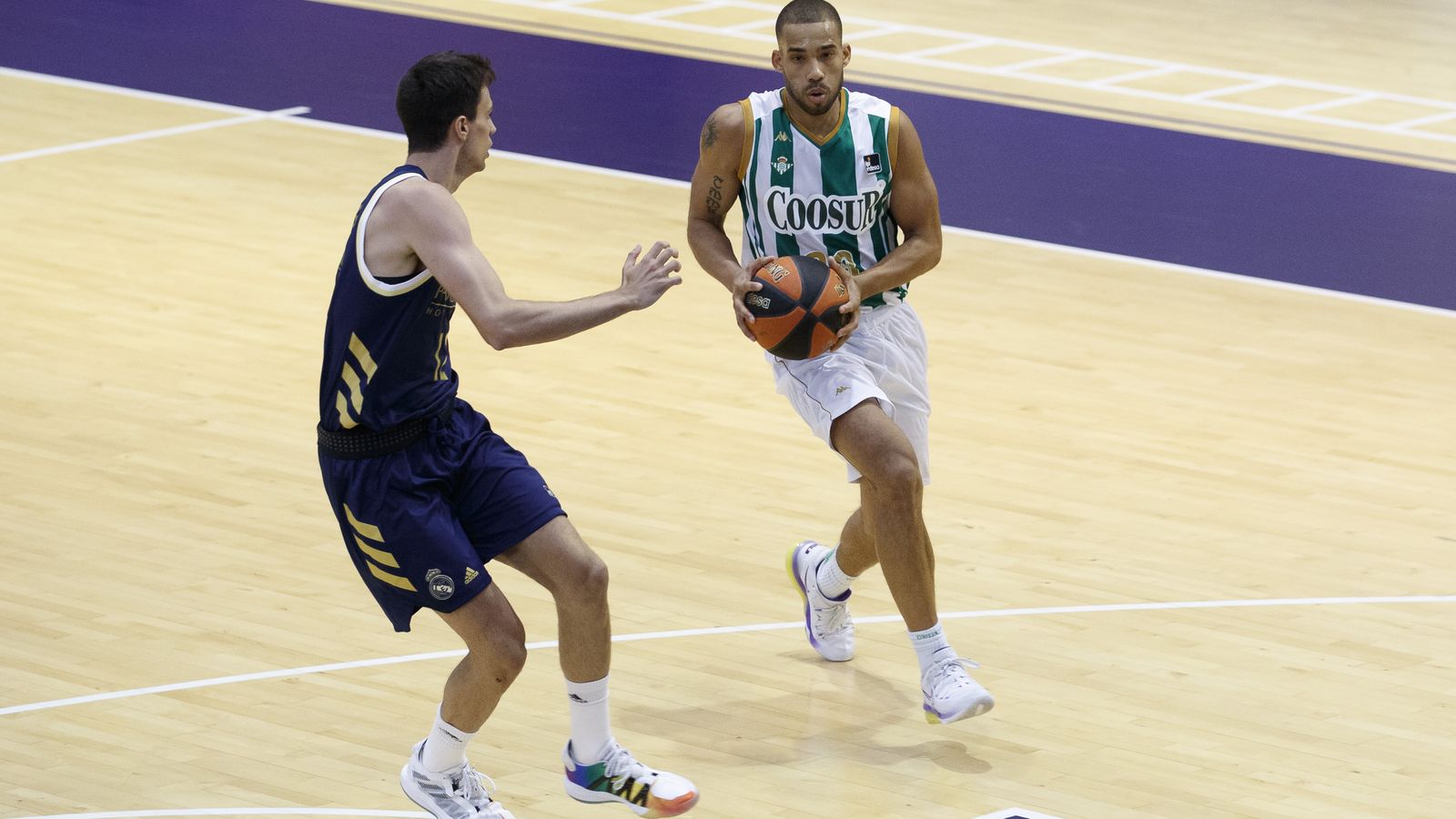 Mike Torres, en acción.