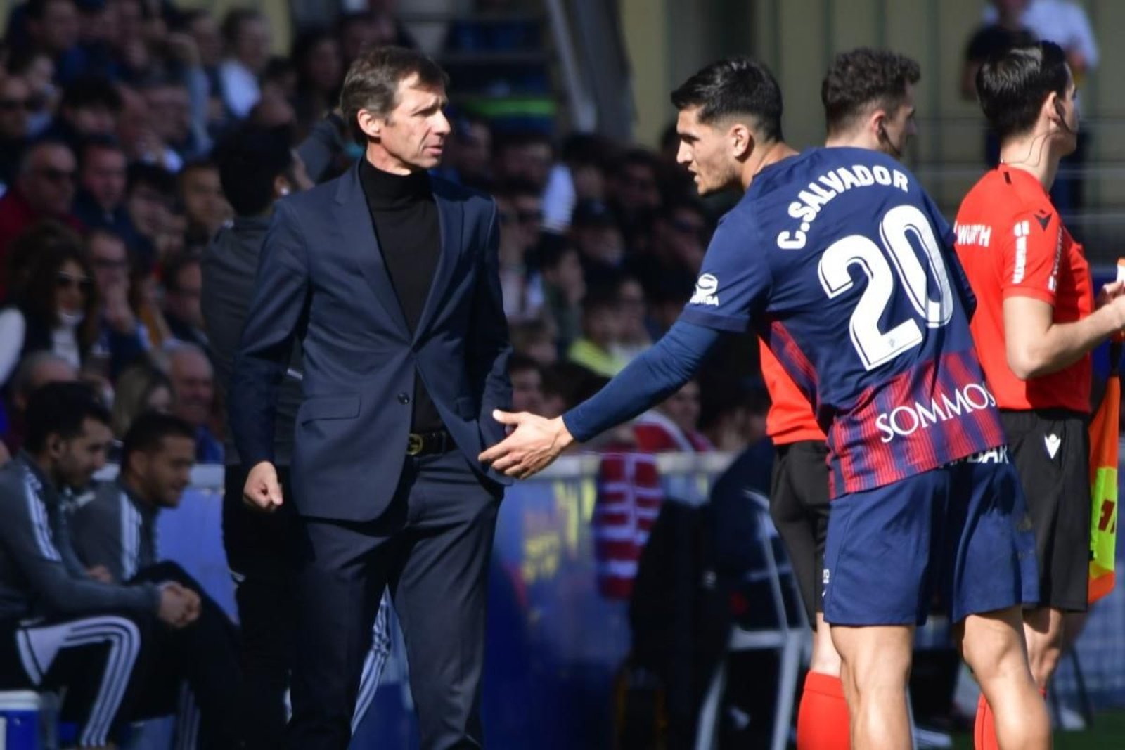 Ziganda, da instrucciones a Salvador.