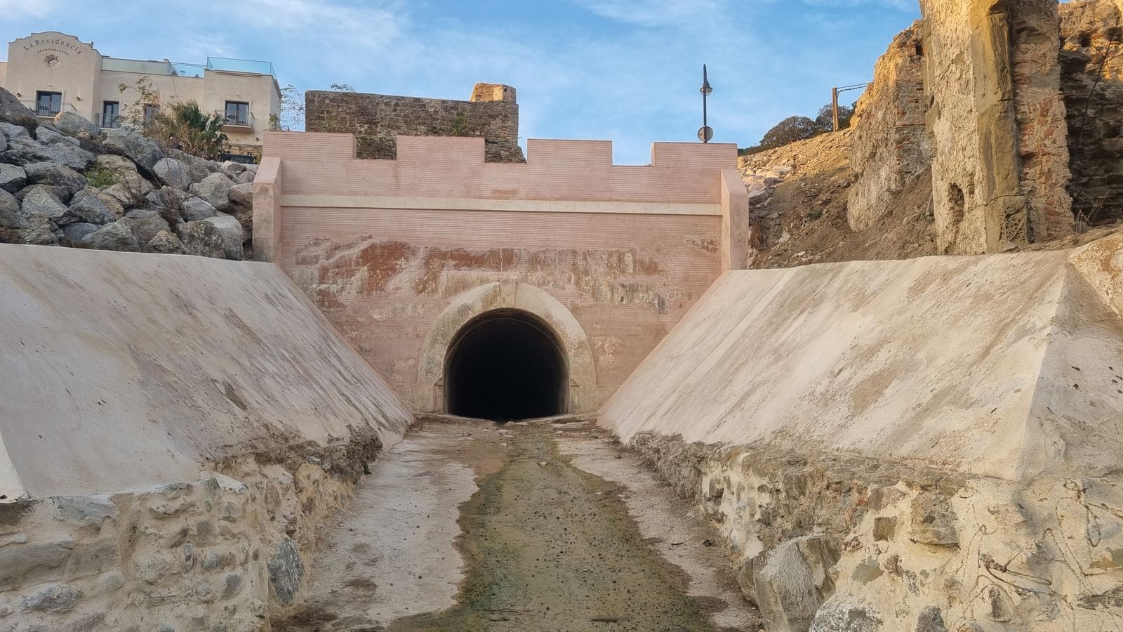 Restauración del túnel de La Caleta en Tarifa.