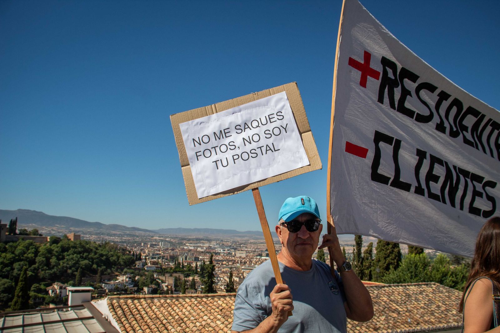 Las mejores imágenes: Vecinos del Albaicín exigen un turismo regulado en Granada