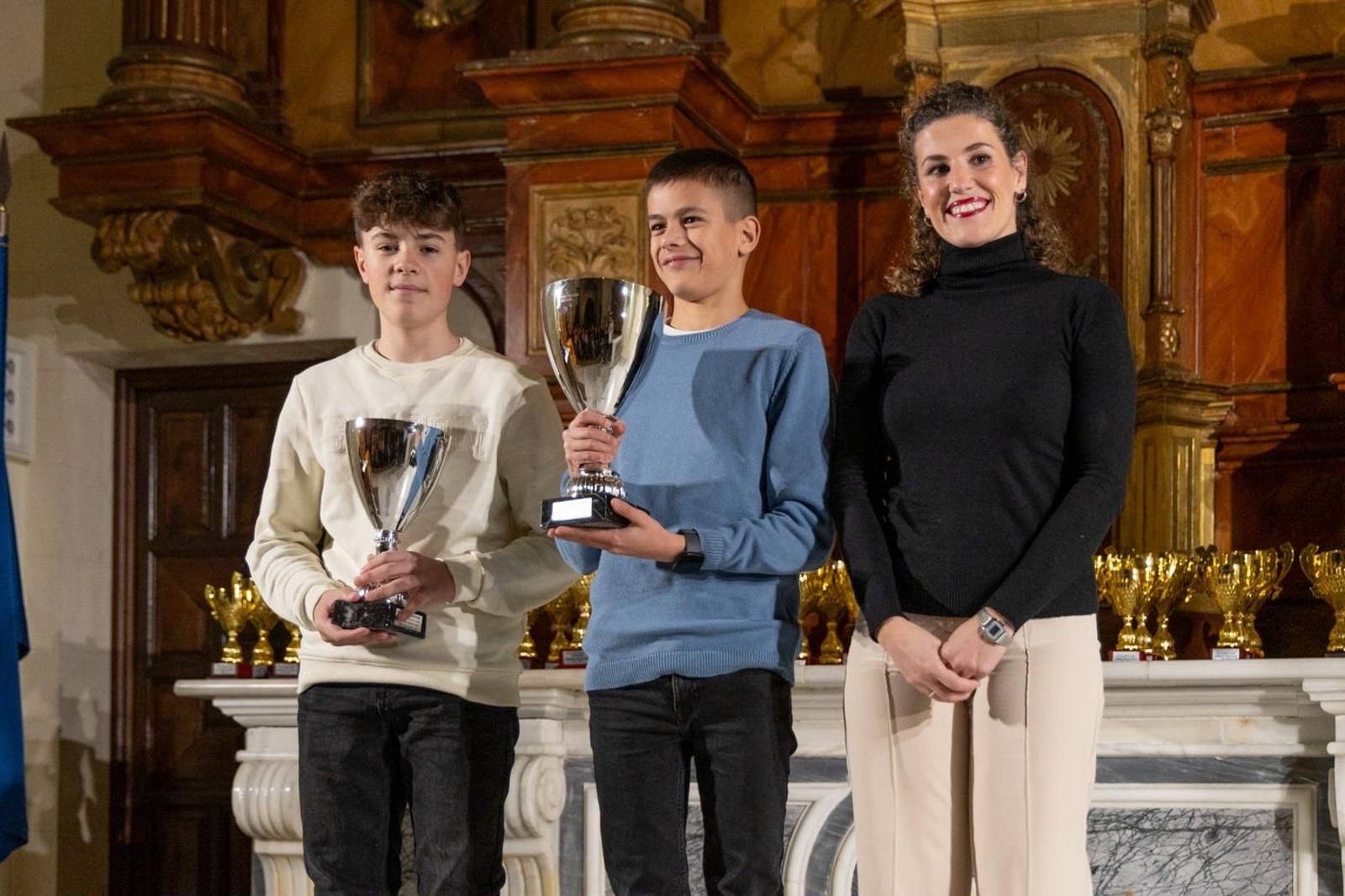 La entrega de premios de los Circuitos Provinciales de Carreras por Montaña y de Triatlón de menores, en imágenes