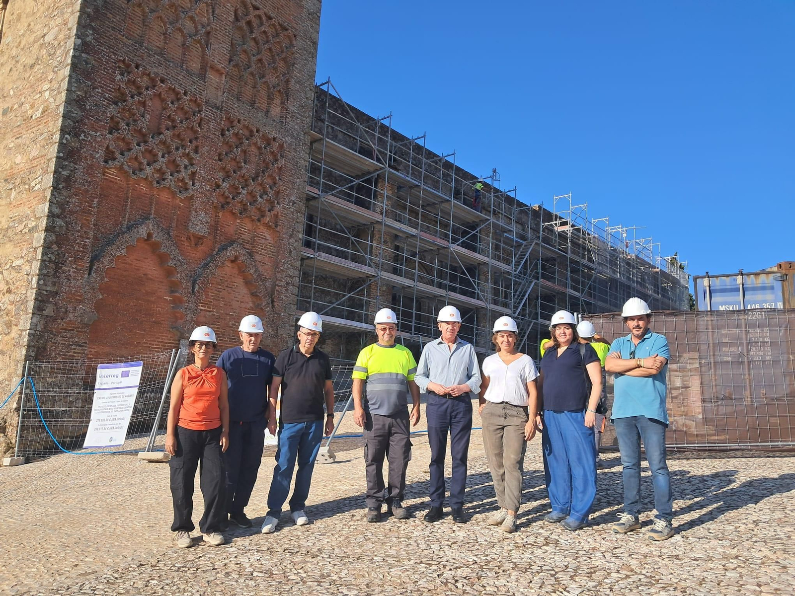 Visita al inicio de las obras en la iglesia del castillo de Aracena.
