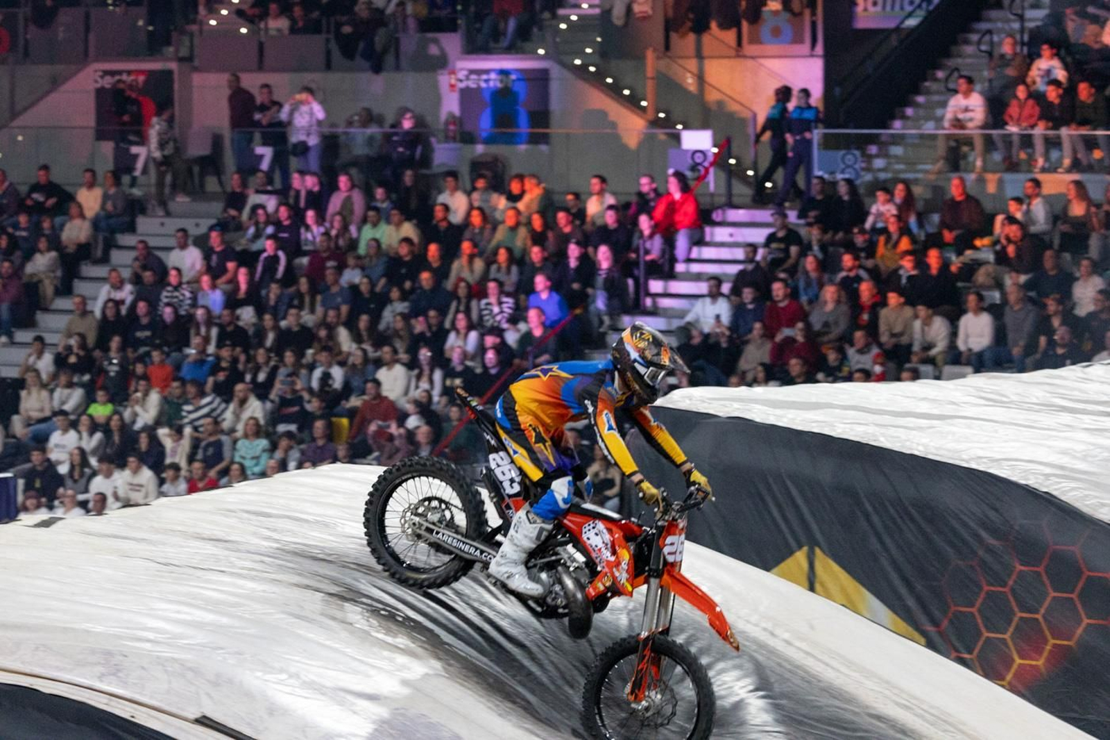En imágenes: el Soloflow Freestyle enamora en Jaén con acrobacias y espectáculo en estado puro