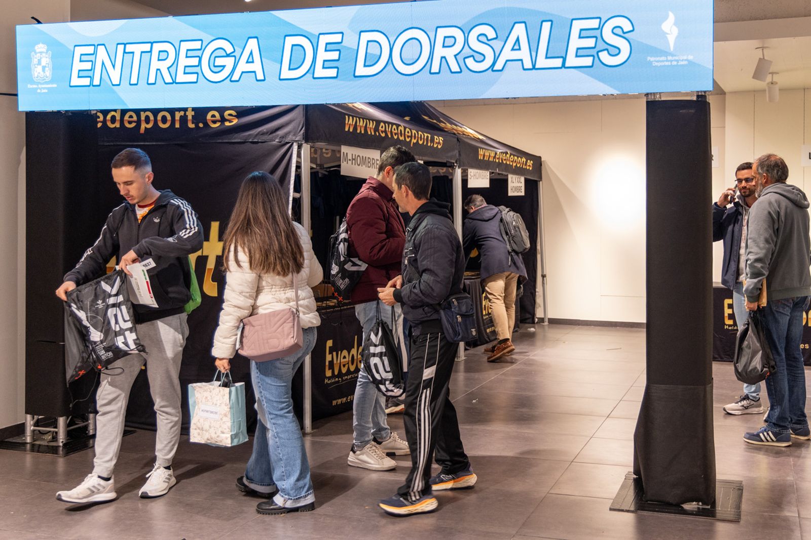 El pistoletazo de salida de la recogida de dorsales de la Carrera de San Antón 2026