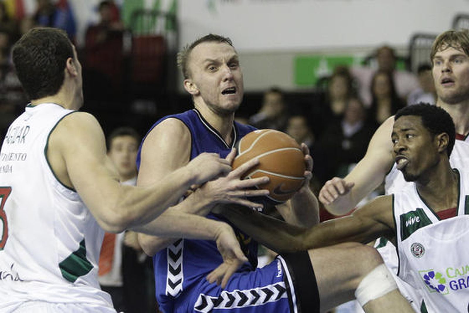 El Cajasol no logra imponerse al Granada.  Foto: Antonio Pizarro, EFE