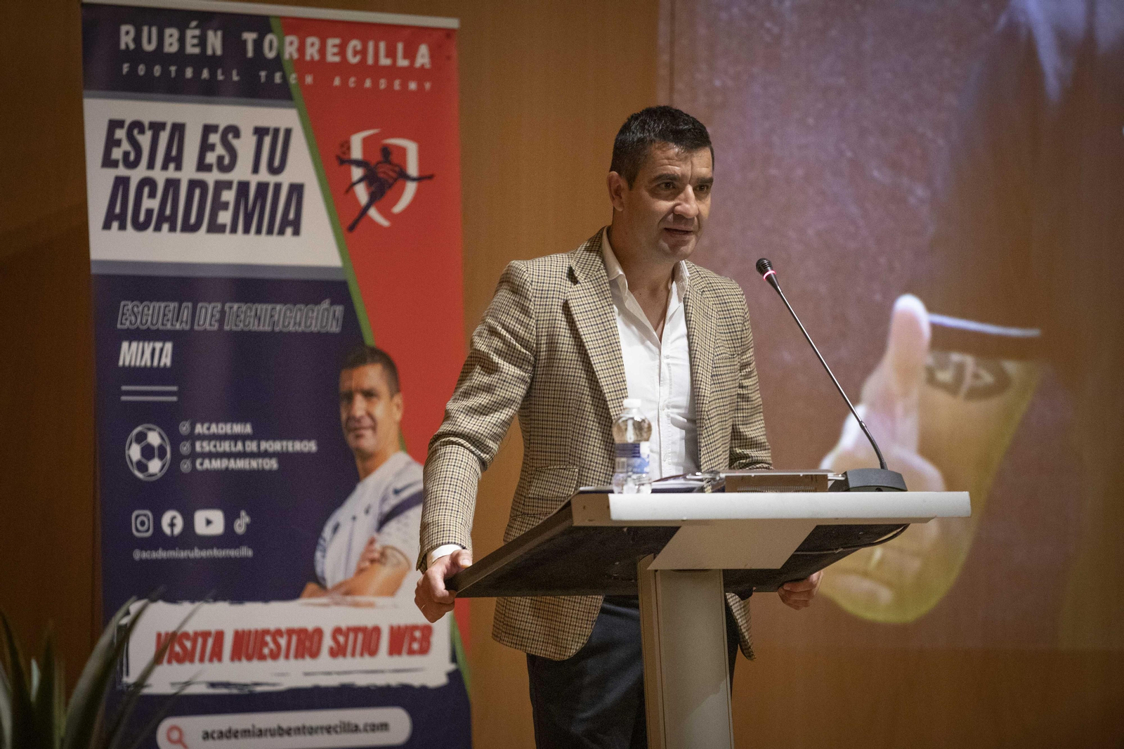 Rubén Torrecilla será el director de la academia que llevará su nombre.