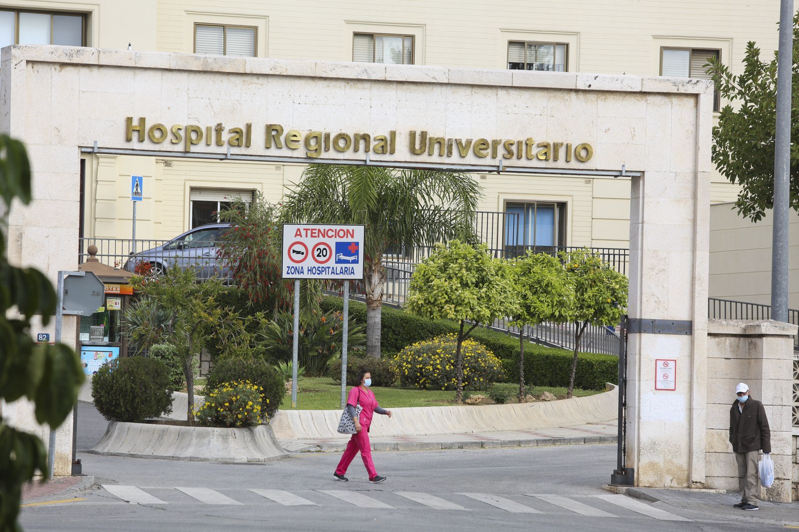 Salir a donar sangre en la Málaga del coronavirus, en fotos