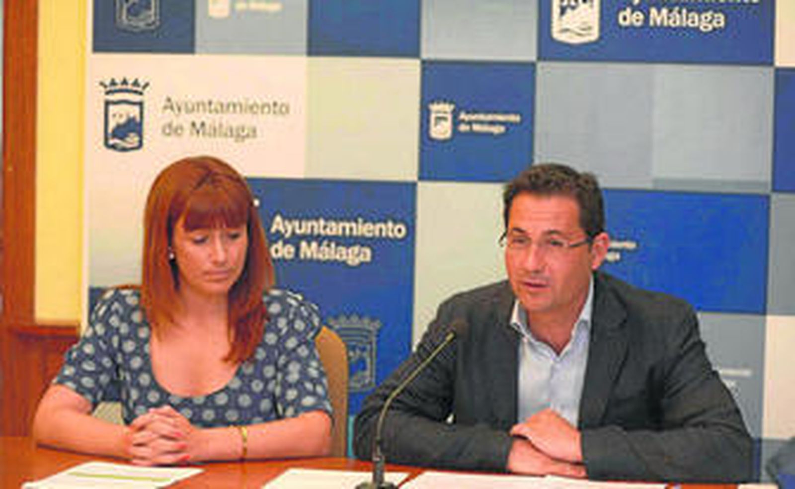 Ruth Sarabia y Francisco Pomares, ayer en la presentación del programa en el Ayuntamiento