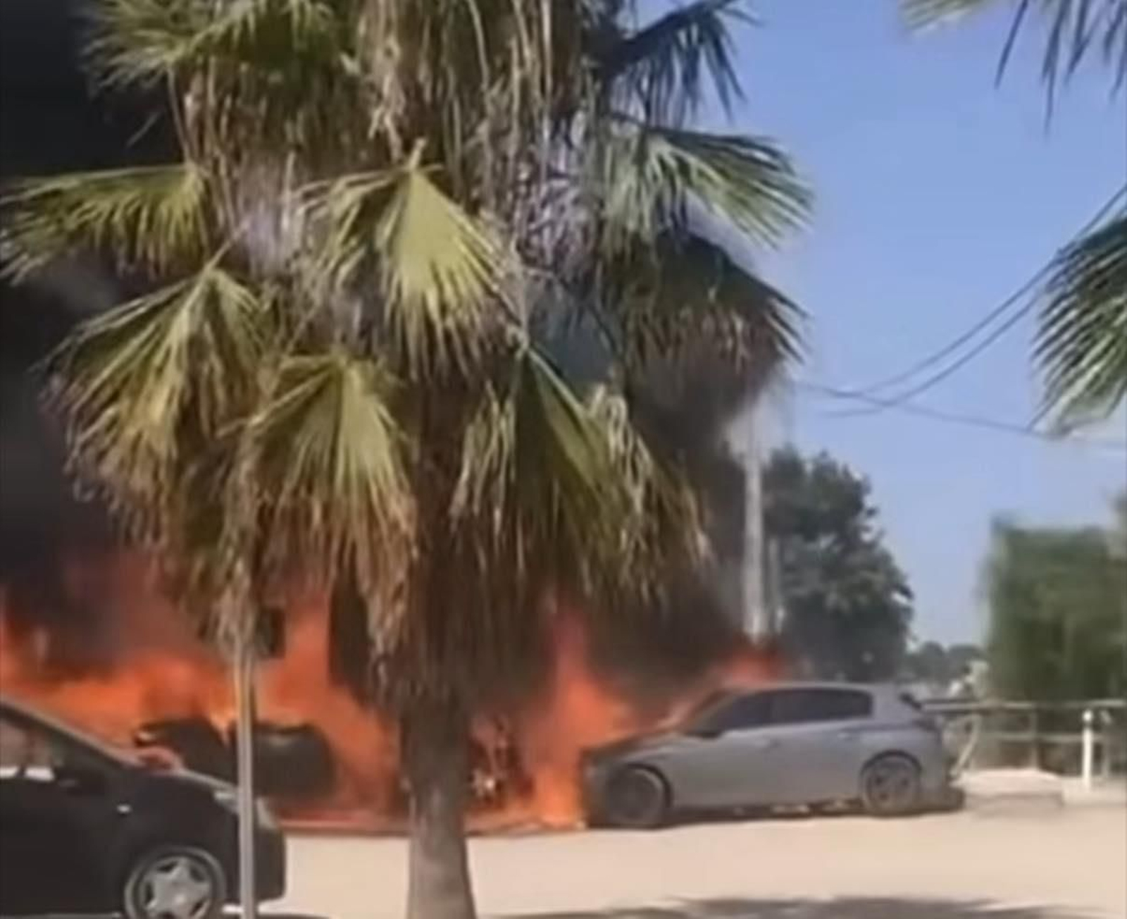 Uno de los incendios en la zona de las Tres Piedras.