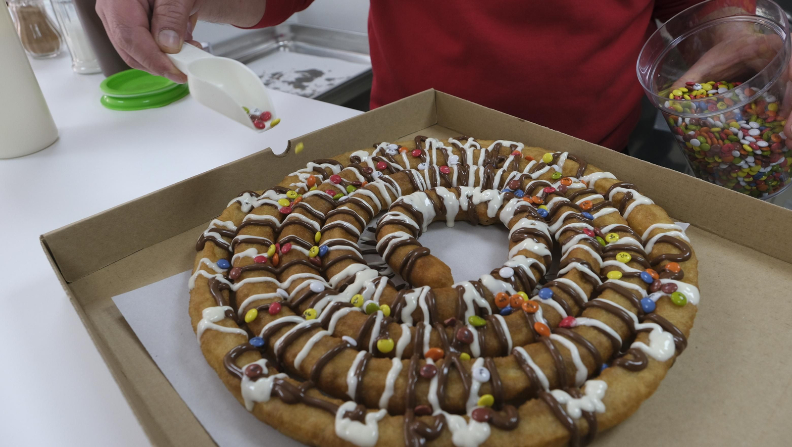 Fotogalería churro-pizza. Churrería Plaza Mayor. Huércal Overa.