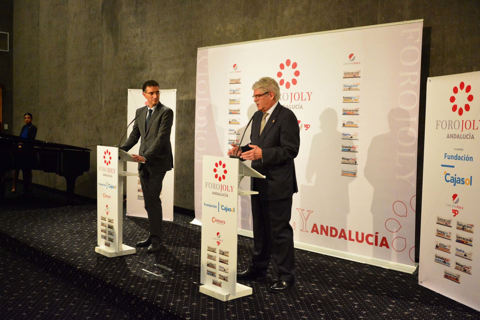 Las imágenes del ministro Alfonso Dastis en el Foro Joly
