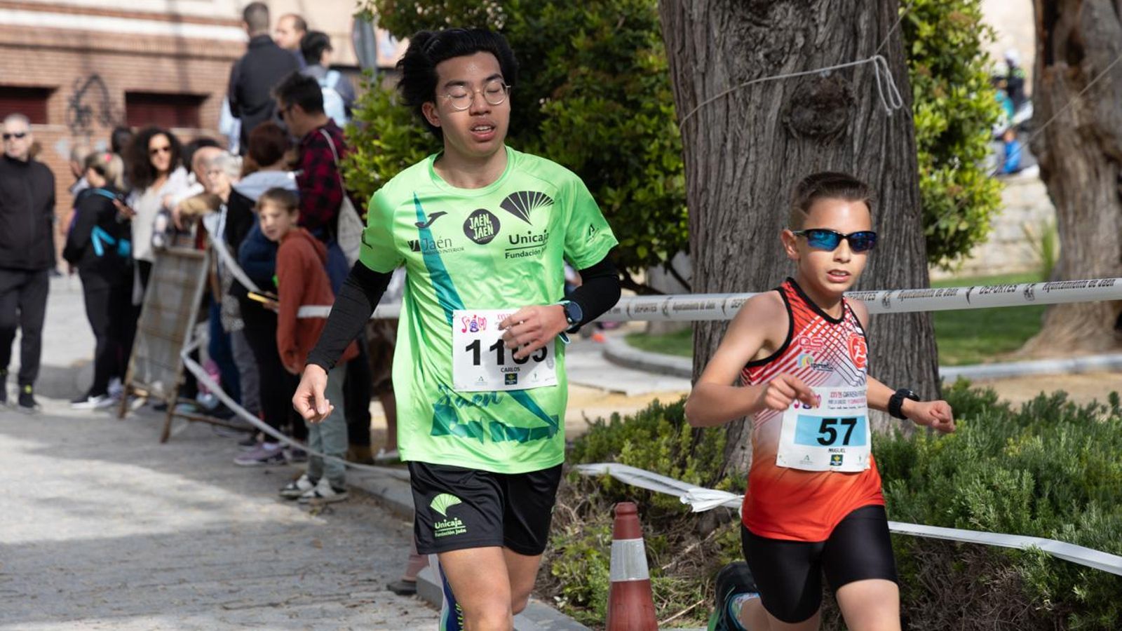 Más de 2.100 participantes corren para promover la salud en Jaén, en imágenes (1)