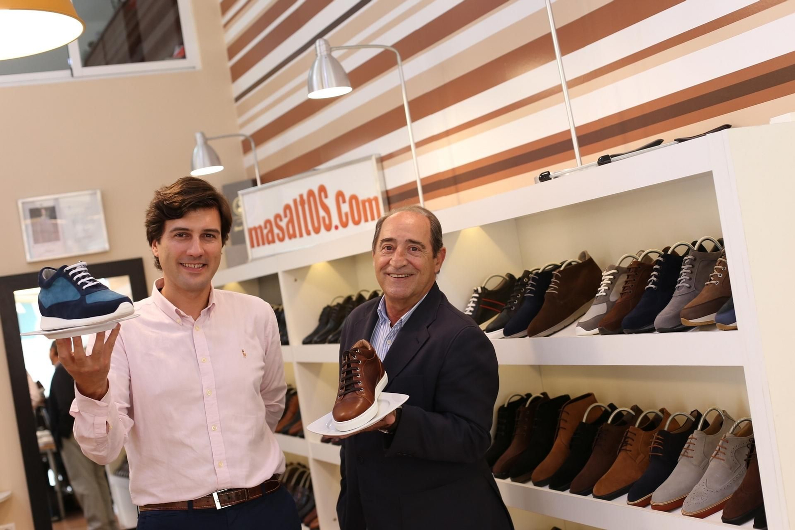 Antonio Fagundo, CEO de Masaltos.com, junto a su tío y fundador de la empresa, Andrés Ferreras.
