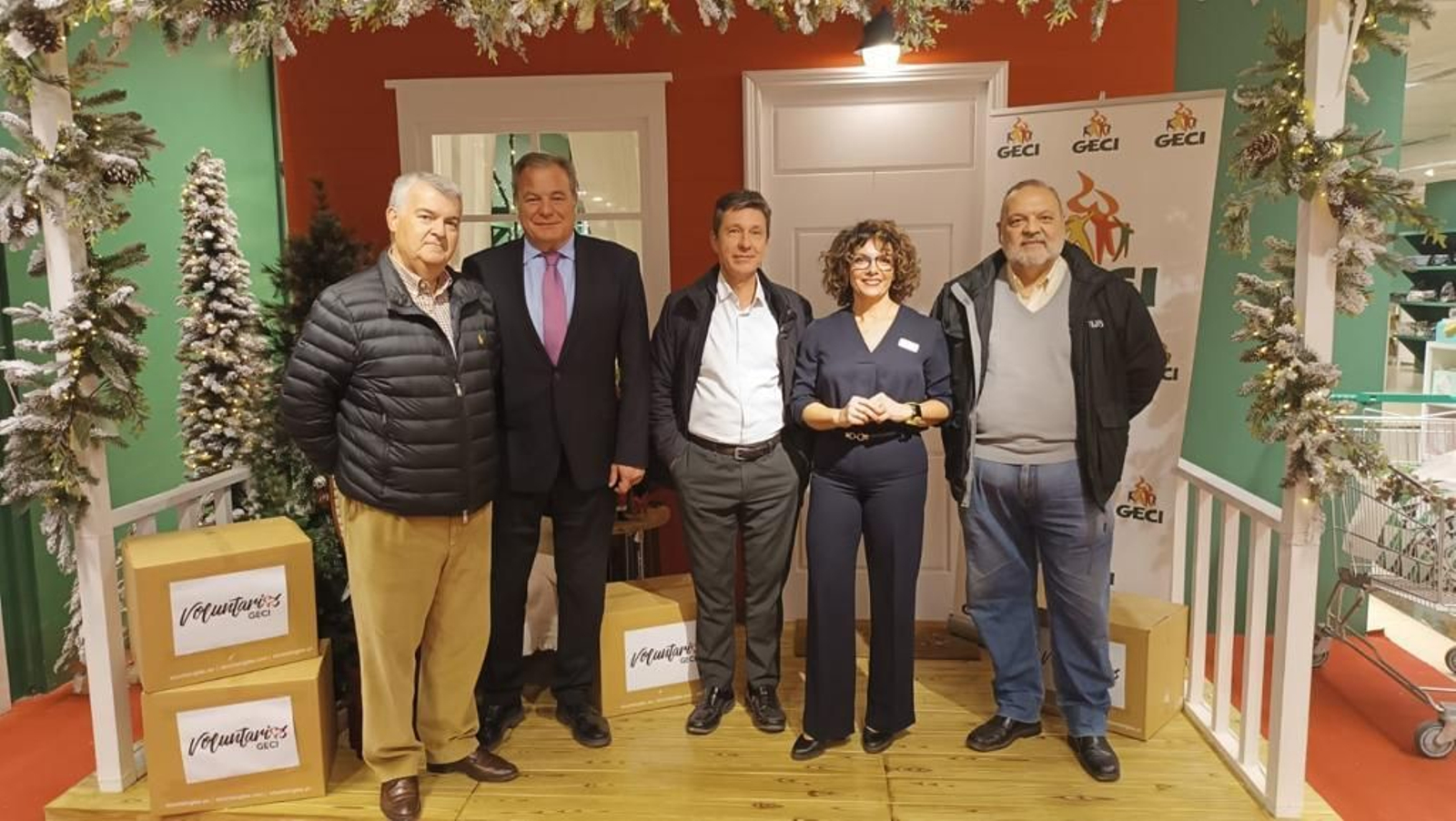 Donación de los trabajadores del Corte Inglés a Cáritas.