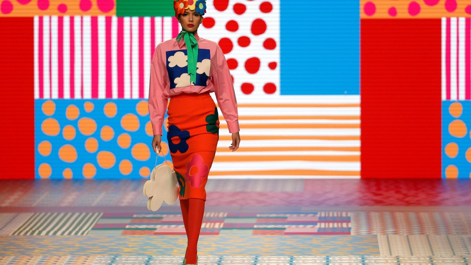 Un momento del desfile de Agatha Ruiz de la Prada, el viernes, en Madrid. Un momento del desfile de Agatha Ruiz de la Prada, el viernes, en Madrid.