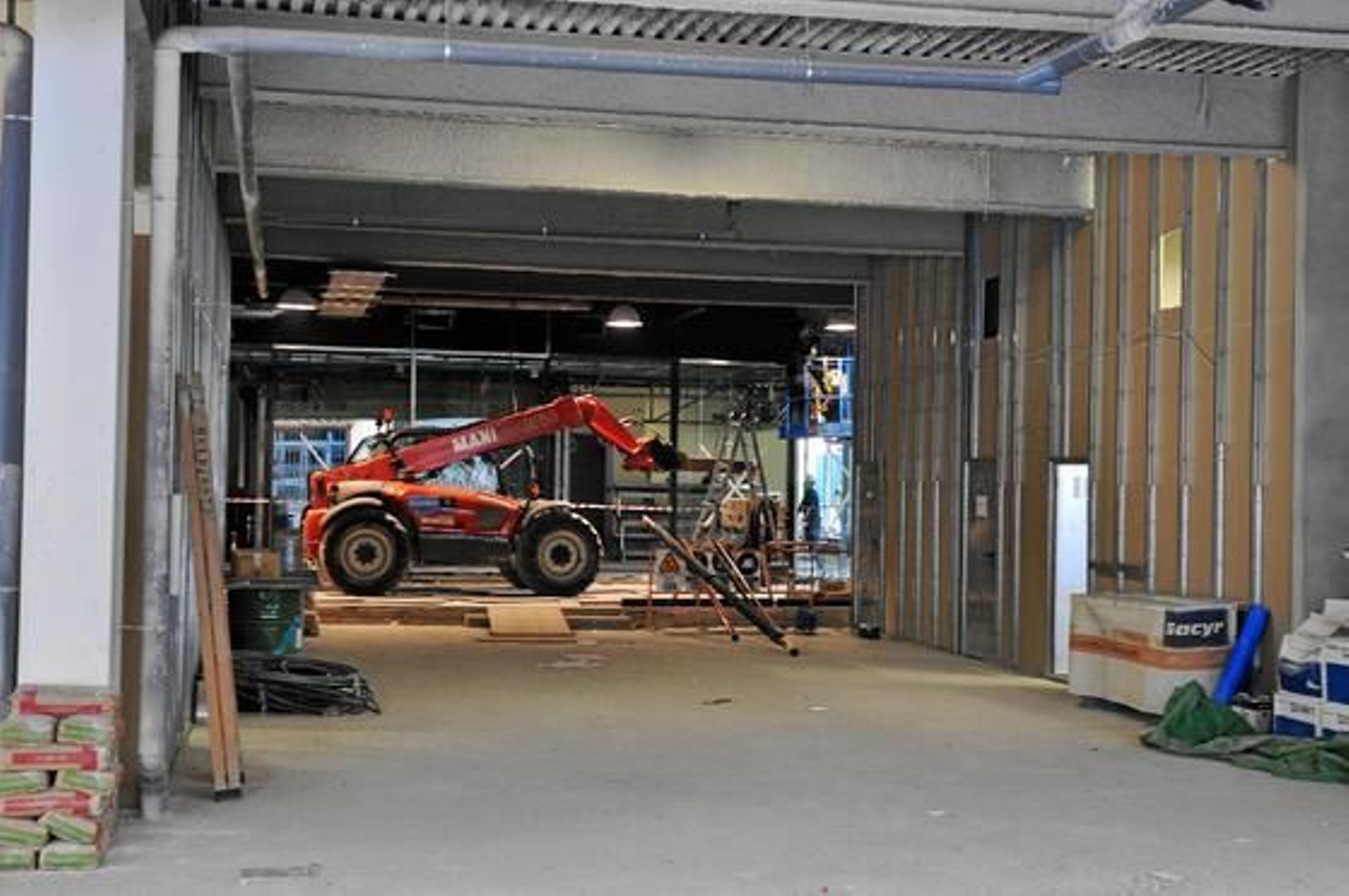 Tractor en la zona interior de las obras.

Foto: Manuel Gómez