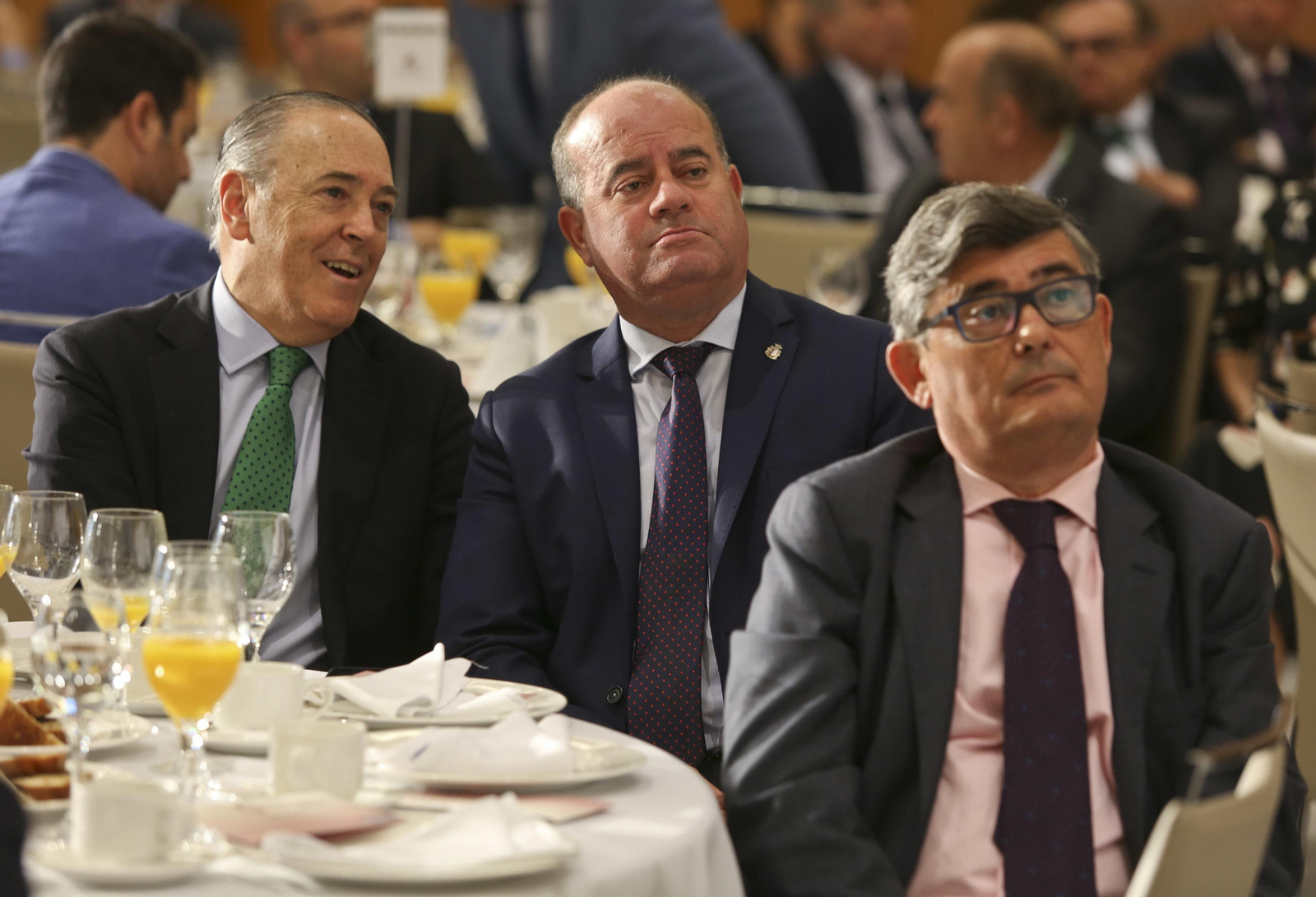 Las imágenes del desayuno-coloquio con Isabel García Tejerina