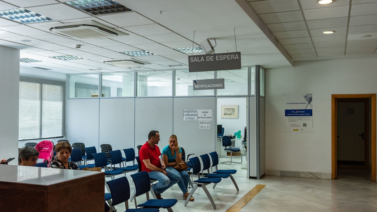 Sala de espera de la delegación de la Agencia Tributaria en Huelva.