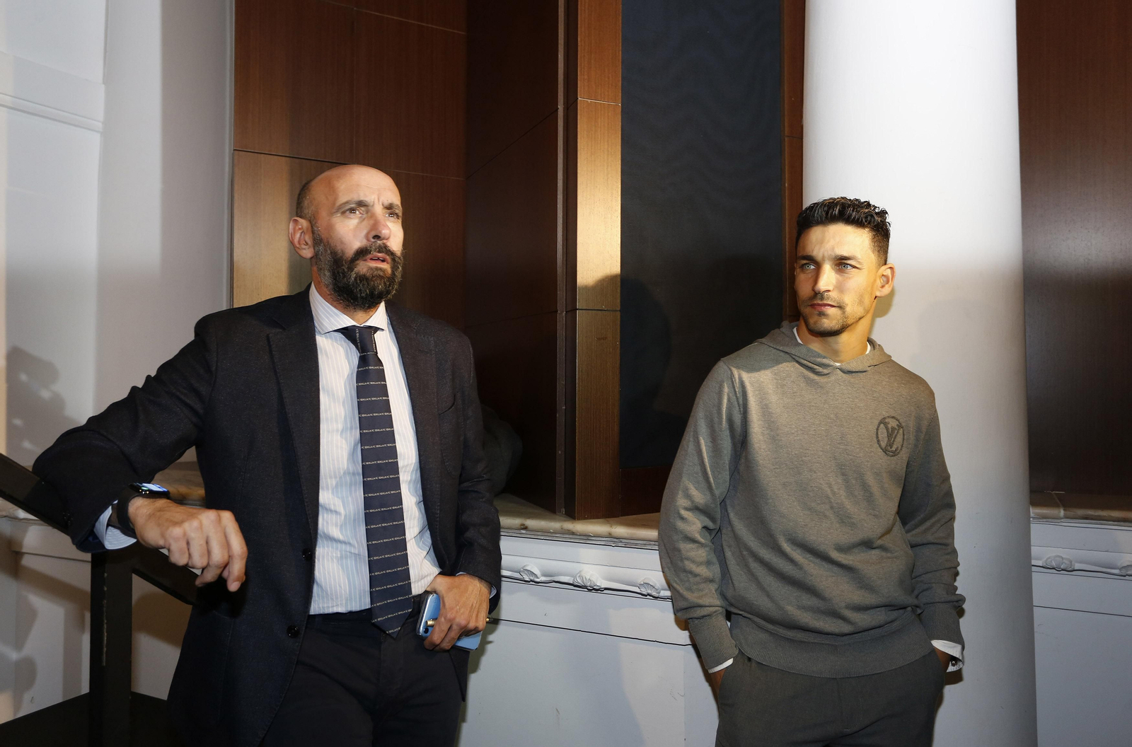 Monchi y Jesús Navas, durante el acto de presentación de la biografía del palaciego.