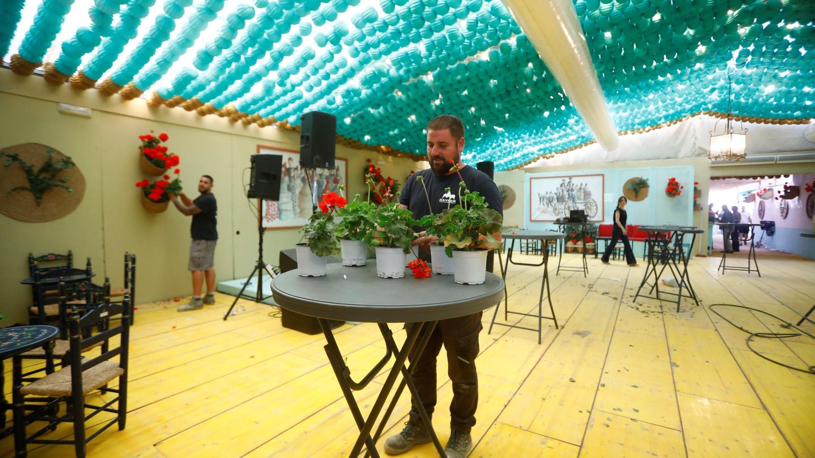 Los últimos retoques de la Feria, lista para acoger a los cordobeses