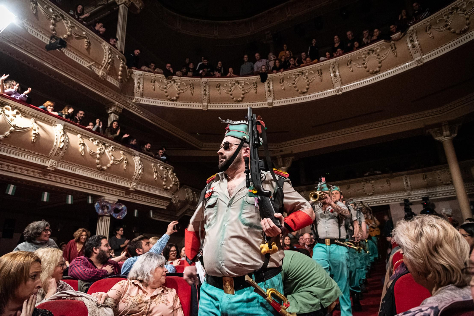 Imágenes de la murga 2020 ¡Qué choco llevo en lo alto! (2ª semifinal del Carnaval Colombino de Huelva)