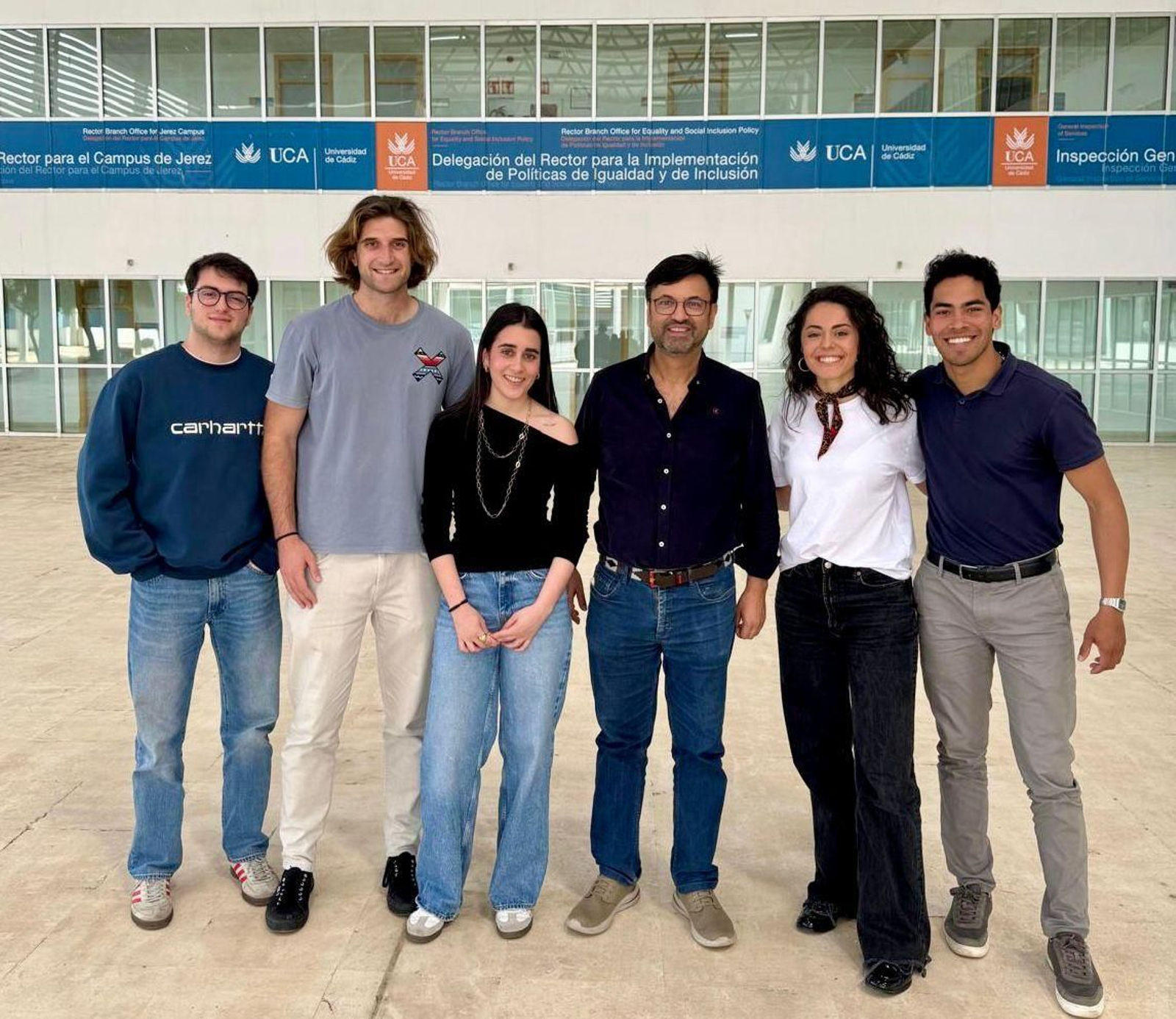 Alfredo Carrasco, junto a algunos de los organizadores.