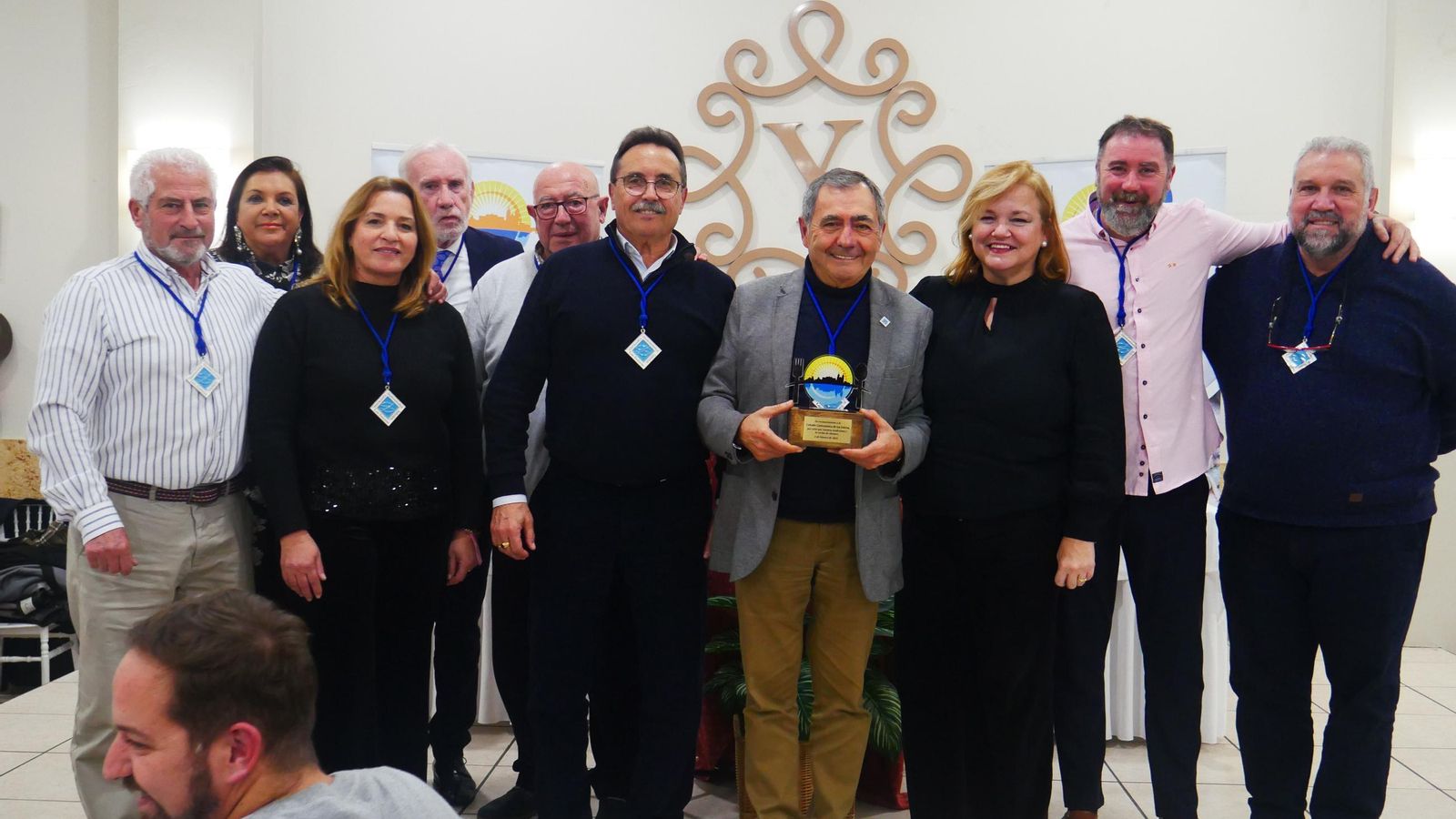 La Cogfradía Gastronómica de los Esteros con la portavoz popular, María José de Alba.