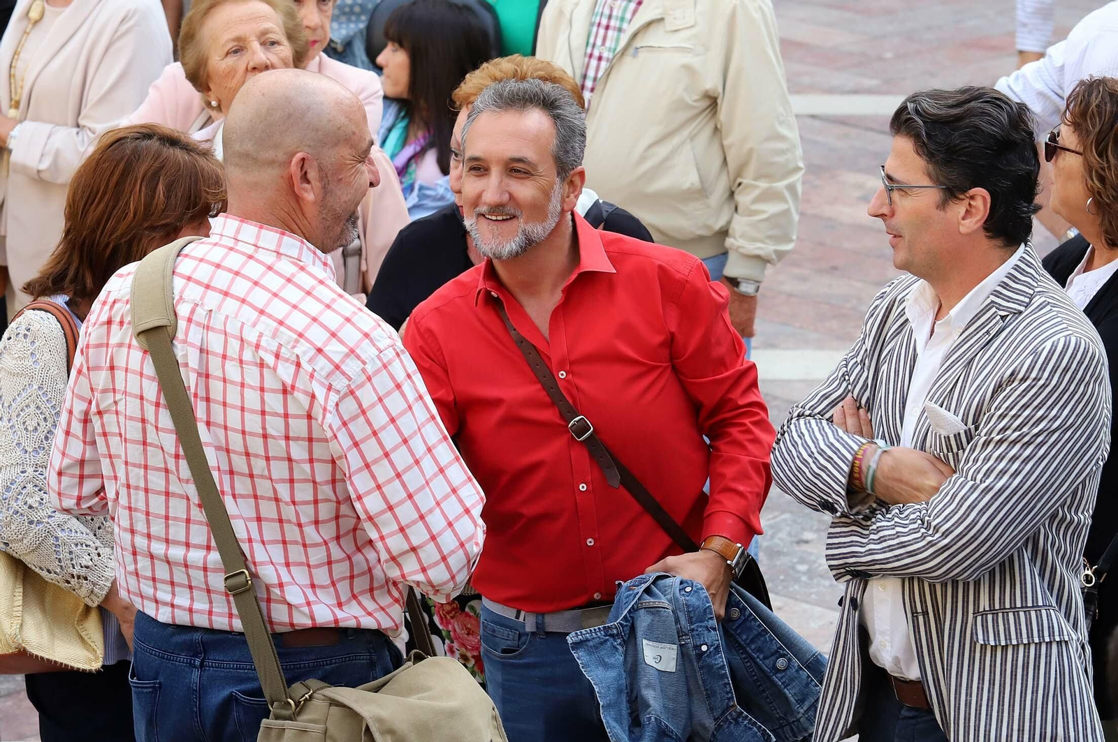 Imágenes de la concentración en defensa de la llegada del AVE a Huelva