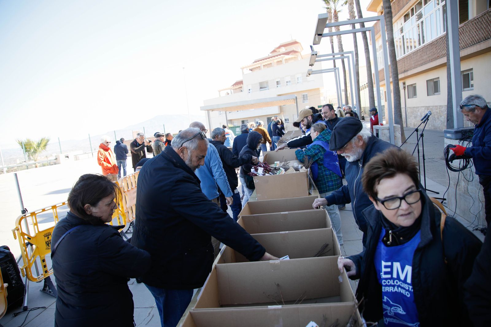 Imágenes del reparto de Parras en Alhama de Almería