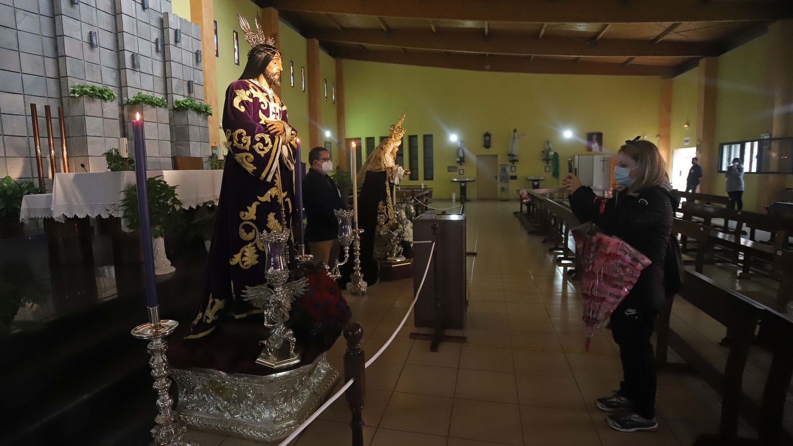 Solemne veneración de fieles al Medinaceli de La Línea