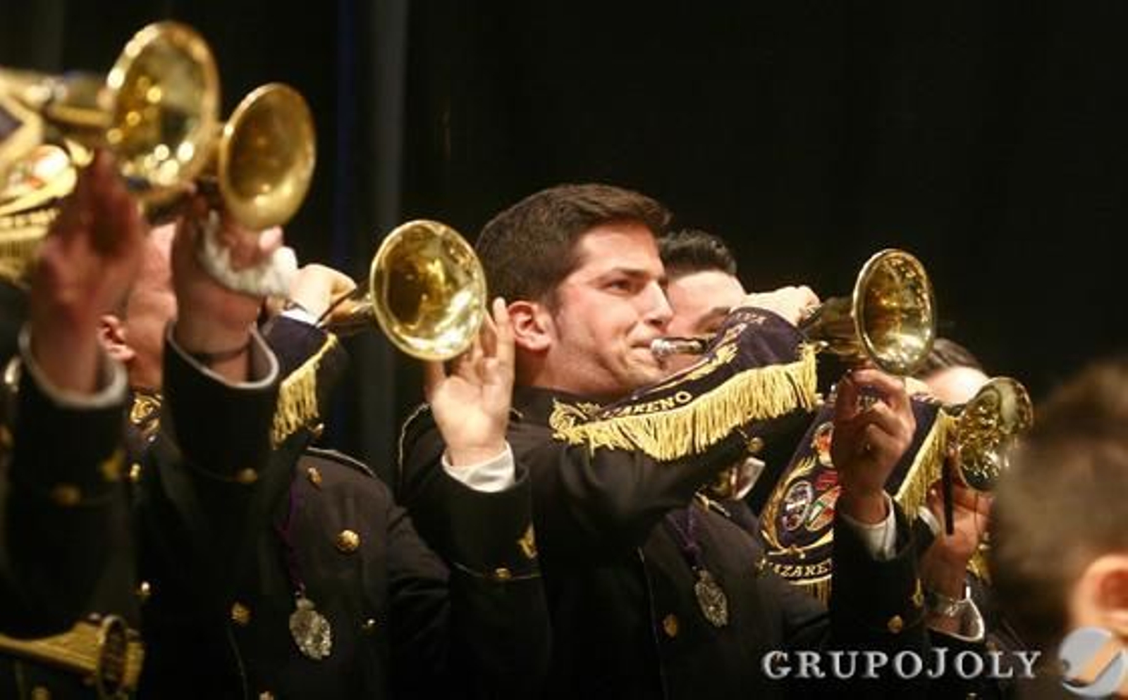 Las bandas de la Salud y el Nazareno llena de música cofrade la Casa Colón en un concierto patrocinado por 'Huelva Información'.

Foto: Josue Correa