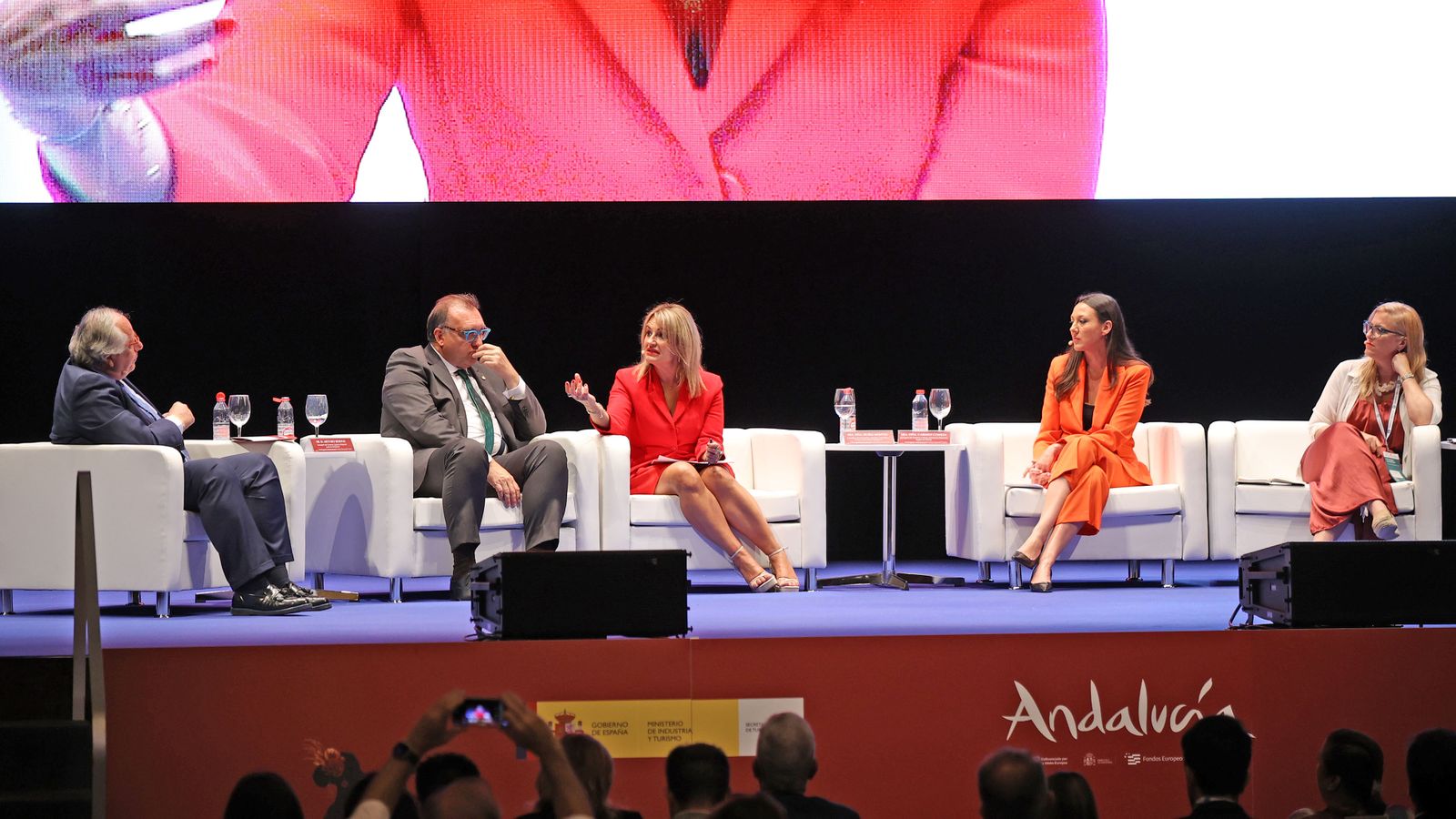 Juanma Moreno clausura el VII Congreso Internacional de Calidad y ...