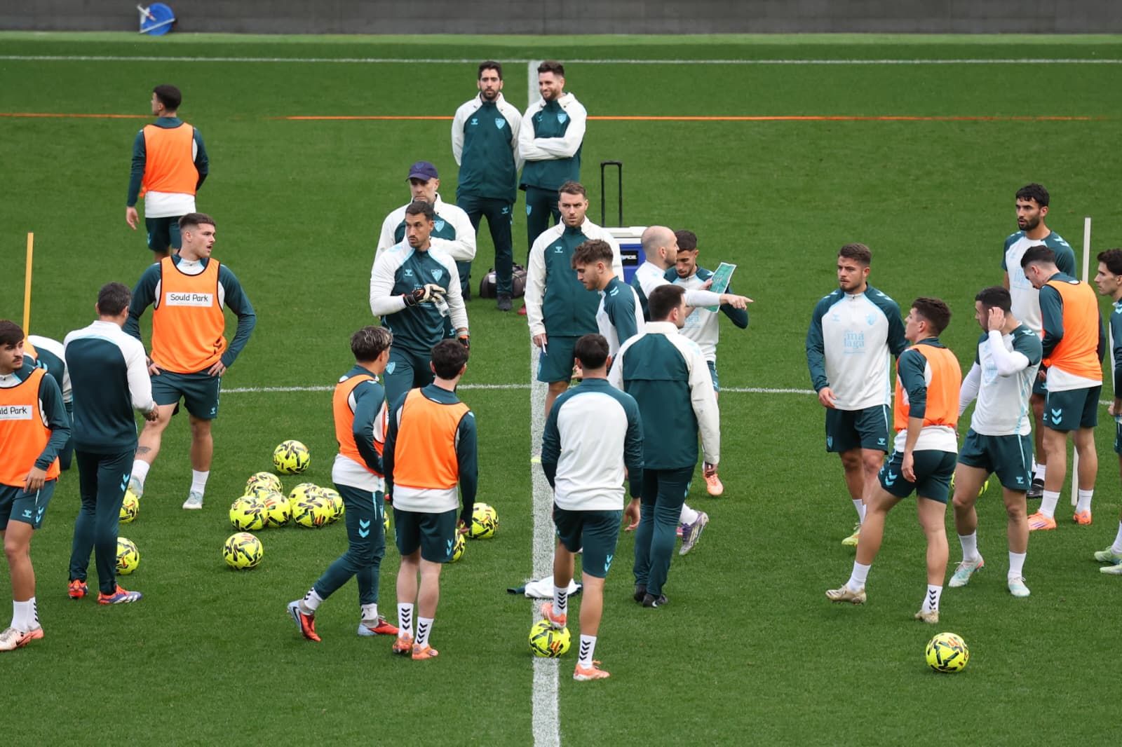 Búscate en las fotos del entrenamiento del Málaga CF en La Rosaleda