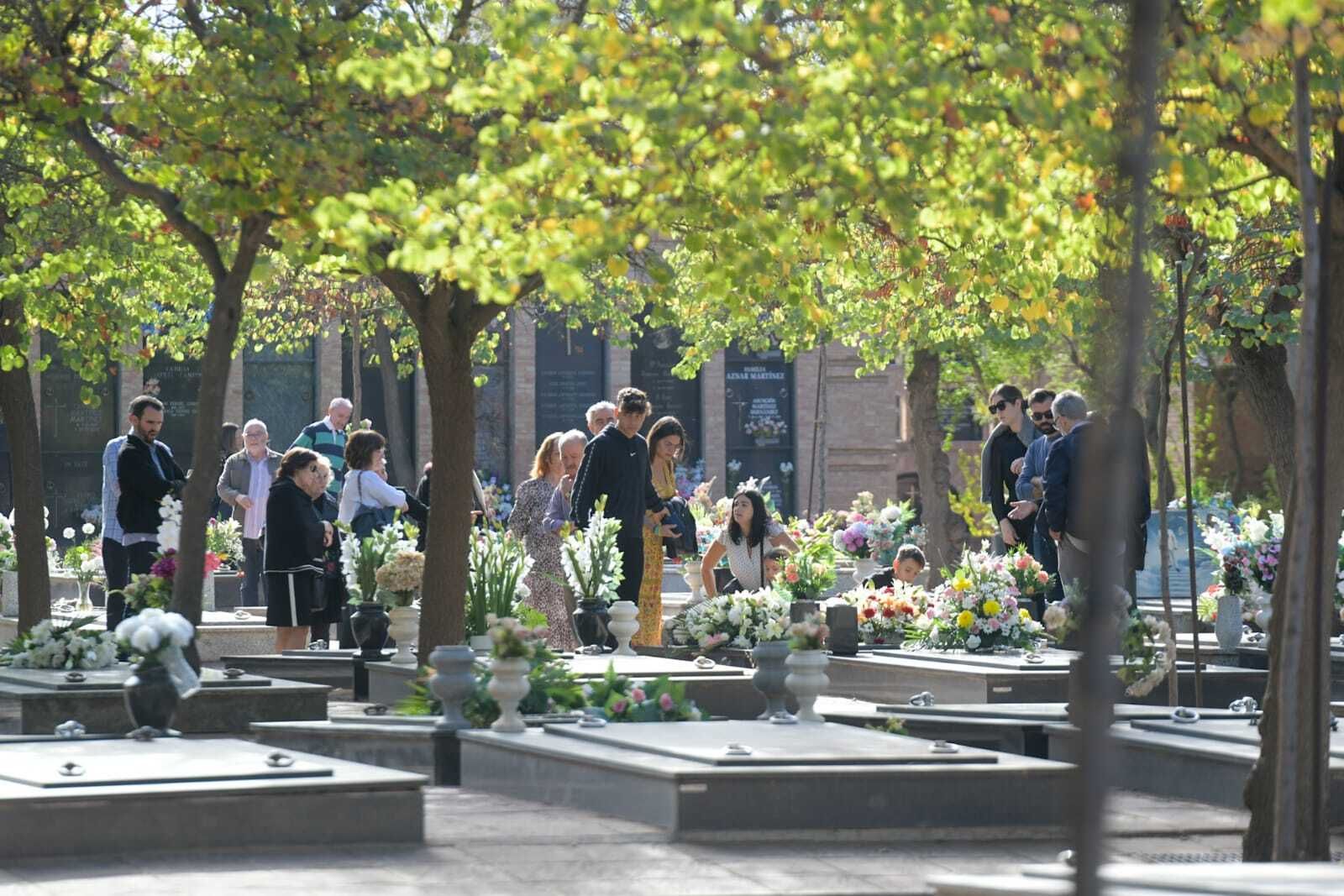 La jornada del Día de Todos los Santos en Granada, en imágenes