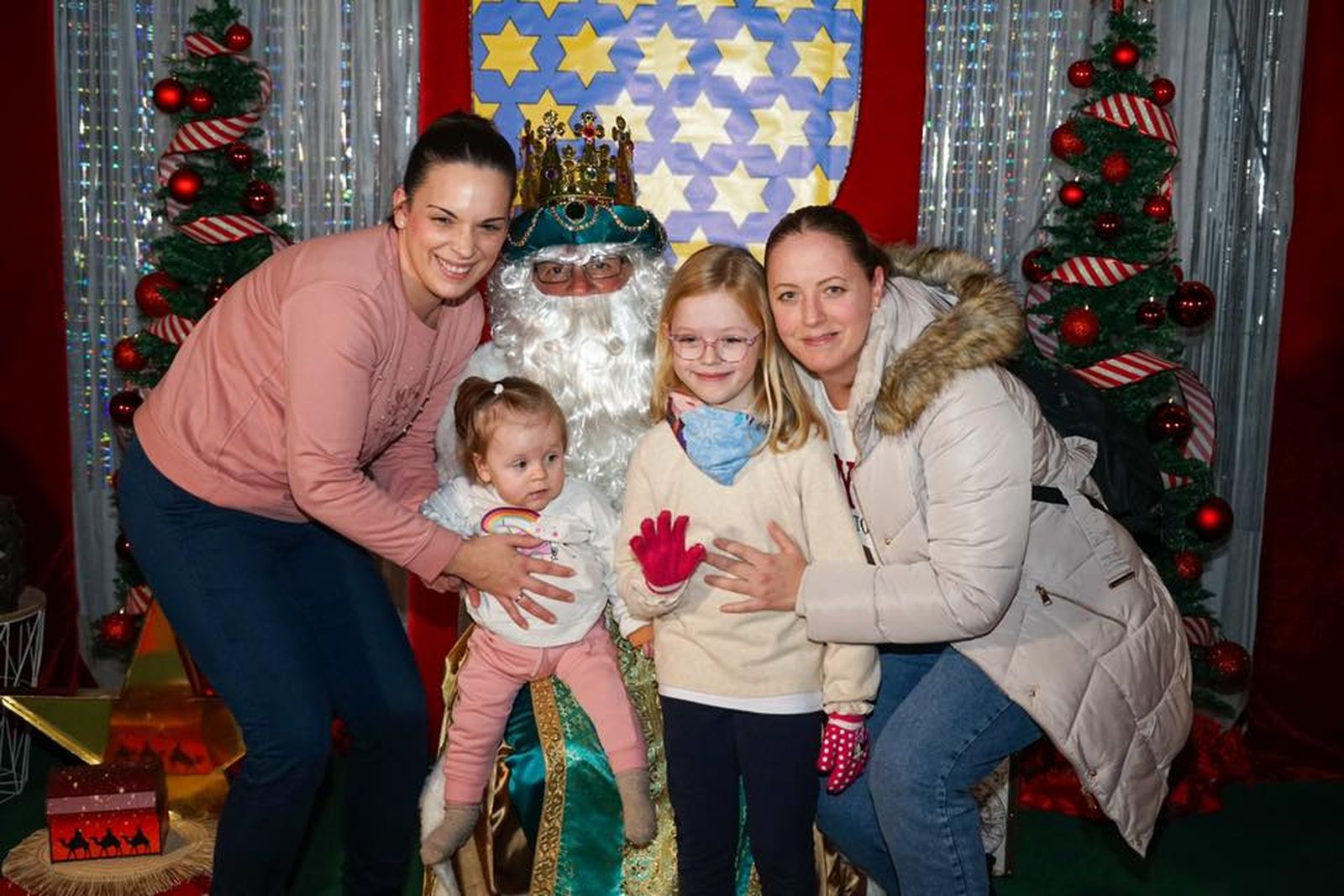 La lluvia no pudo con una ilusión desbordante en Vícar: la cabalgata estática, en imágenes