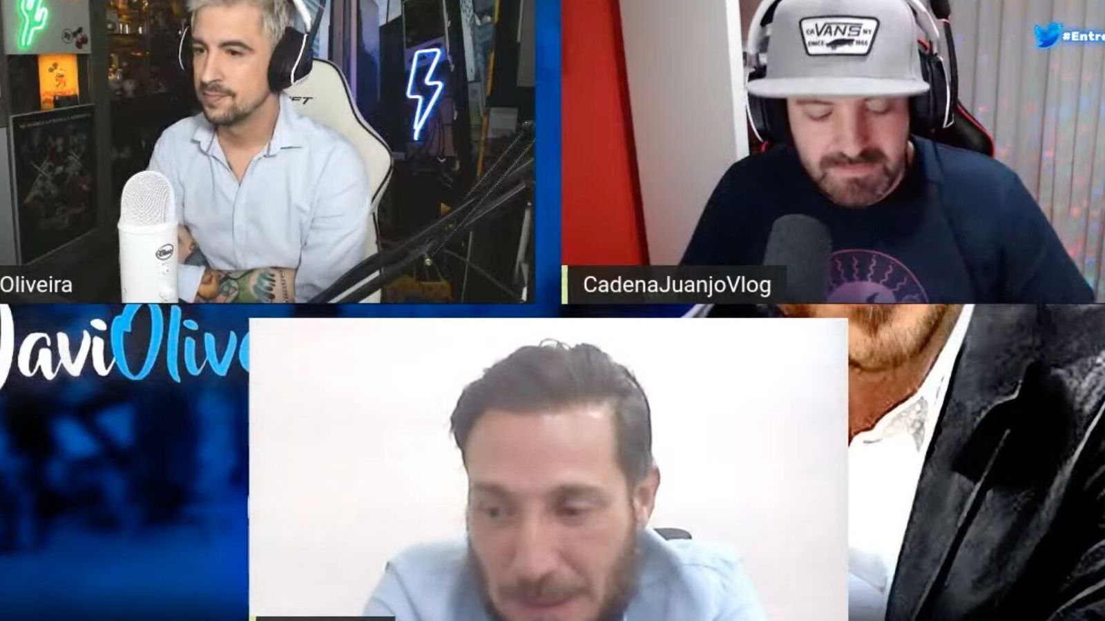 Flores, con los dos 'youtubers' con los que charló el domingo.