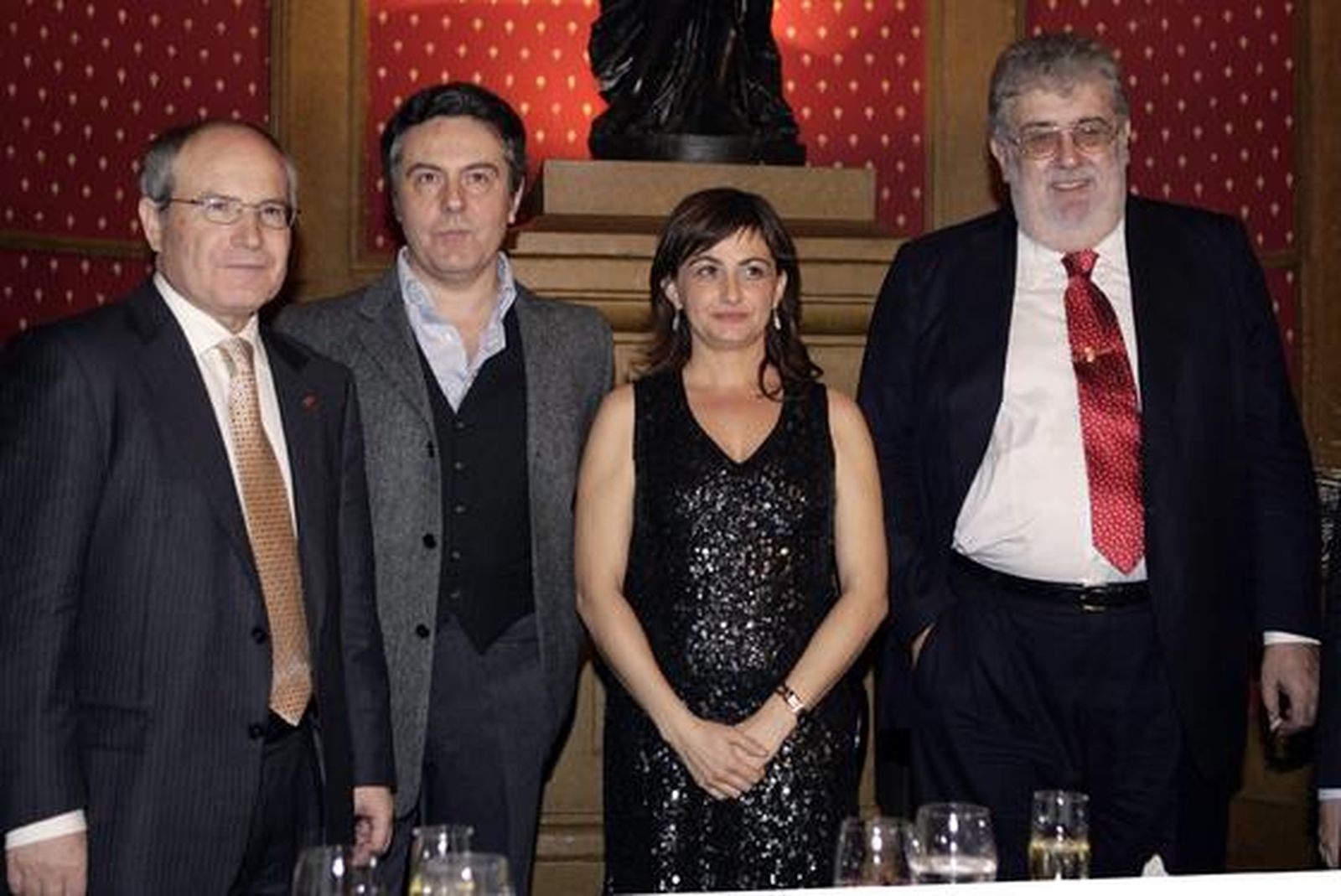 Con Felipe Benítez Reyes y Carmen Amoraga, en la ceremonia del Premio Nadal de 2007./ Efe