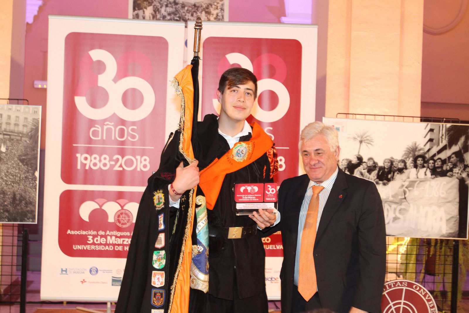 Imágenes de la entrega de premios de la asociación de antiguos alumnos 3 de Marzo en La Merced