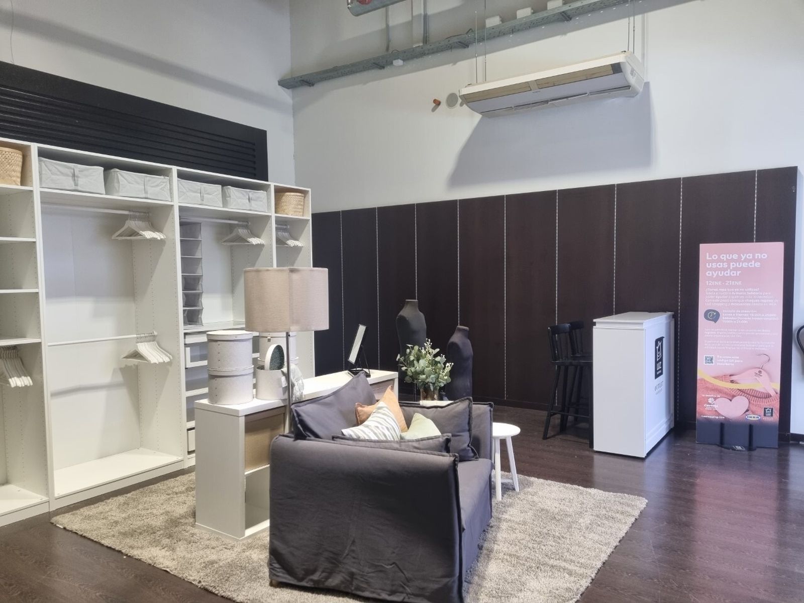 Luz Shopping pone en marcha por tercer año consecutivo su iniciativa 'Armario Solidario'.