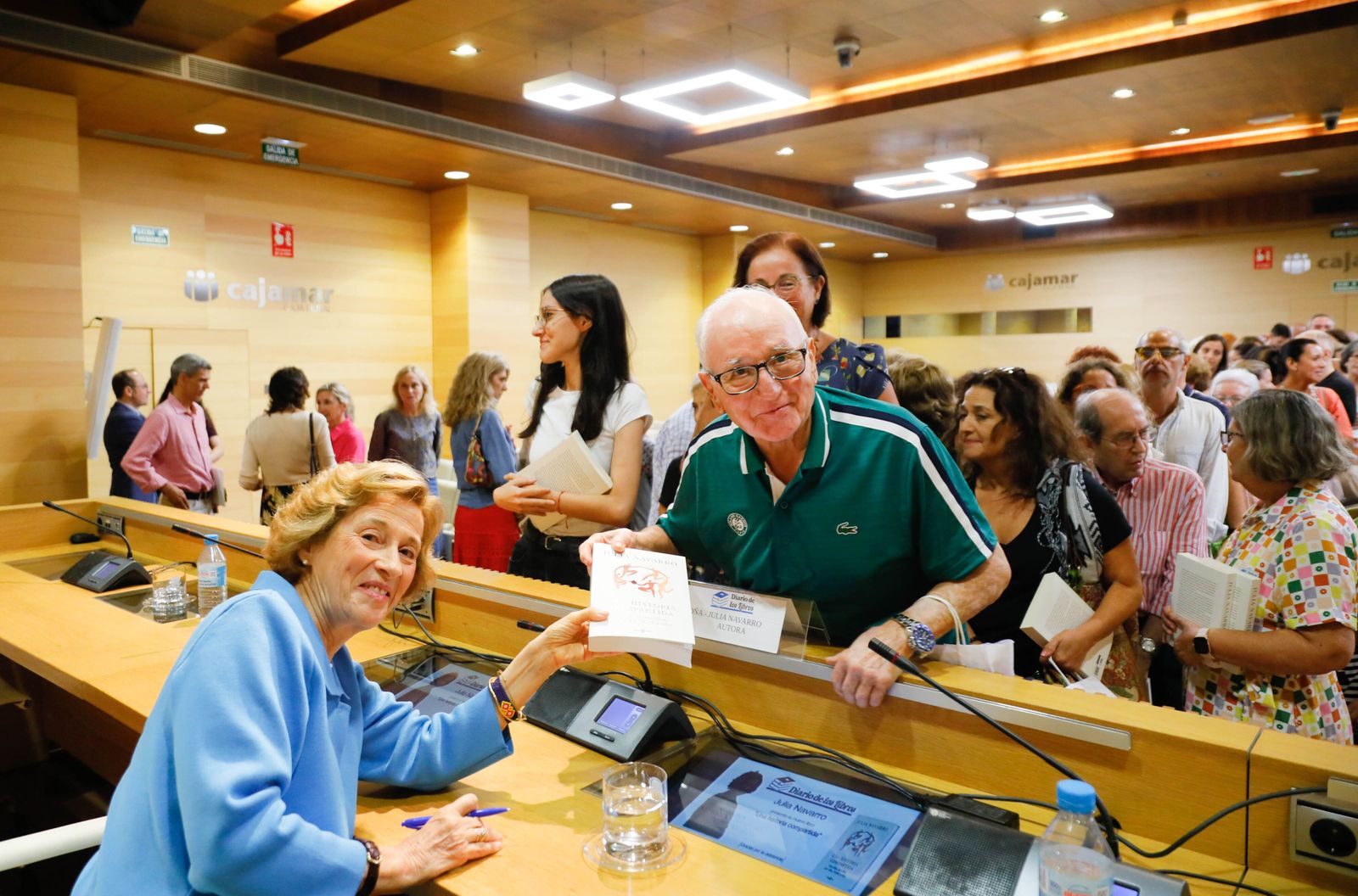 Imágenes de Diario de los Libros, con Julia Navarro