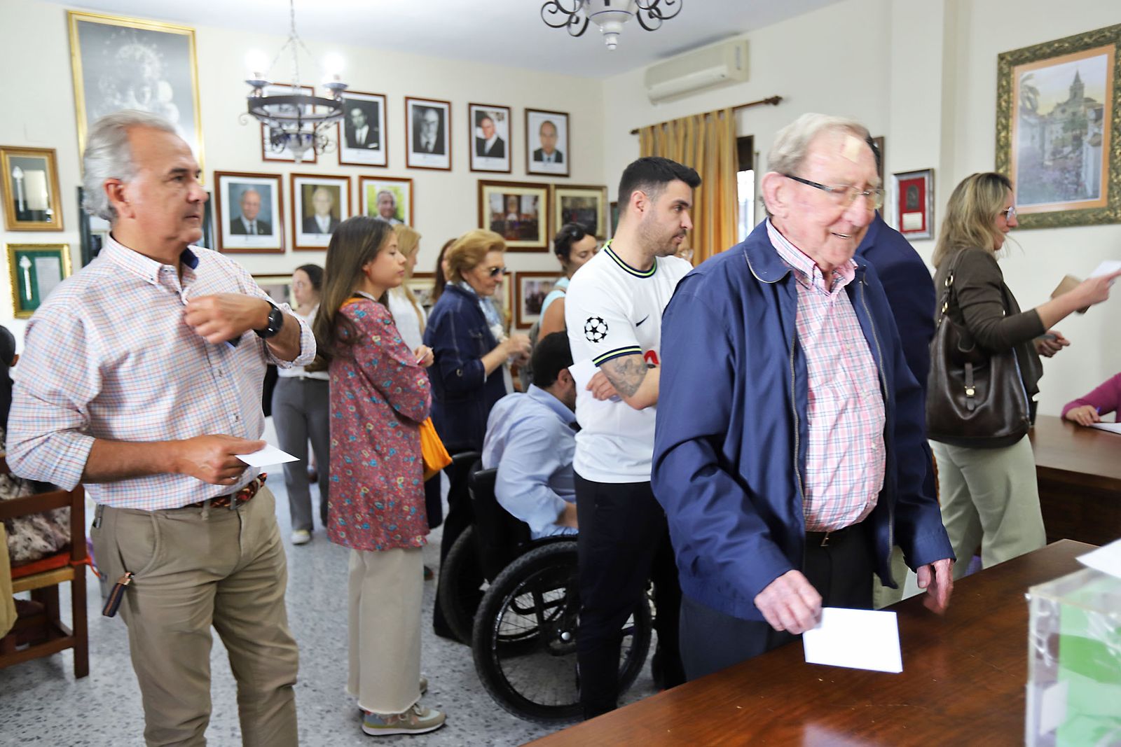 Imágenes del ambiente en las votaciones de la Hermandad del Rocío de Huelva